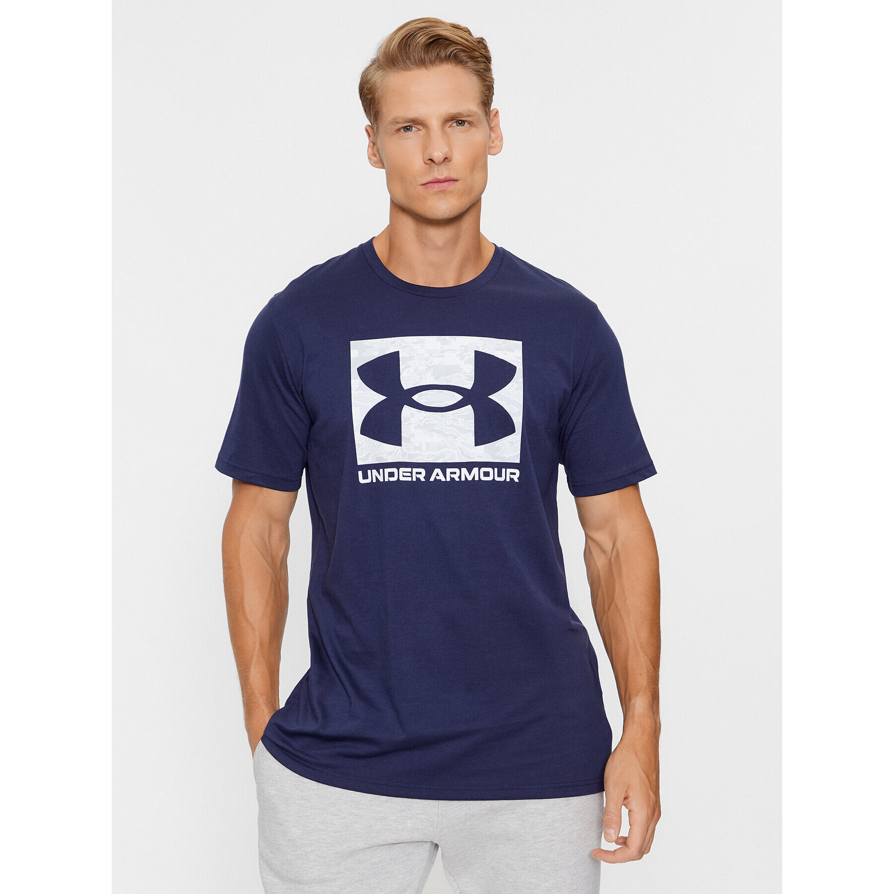 Under Armour Тишърт Ua Abc Camo Boxed Logo Ss 1361673 Тъмносин Loose Fit - Pepit.bg