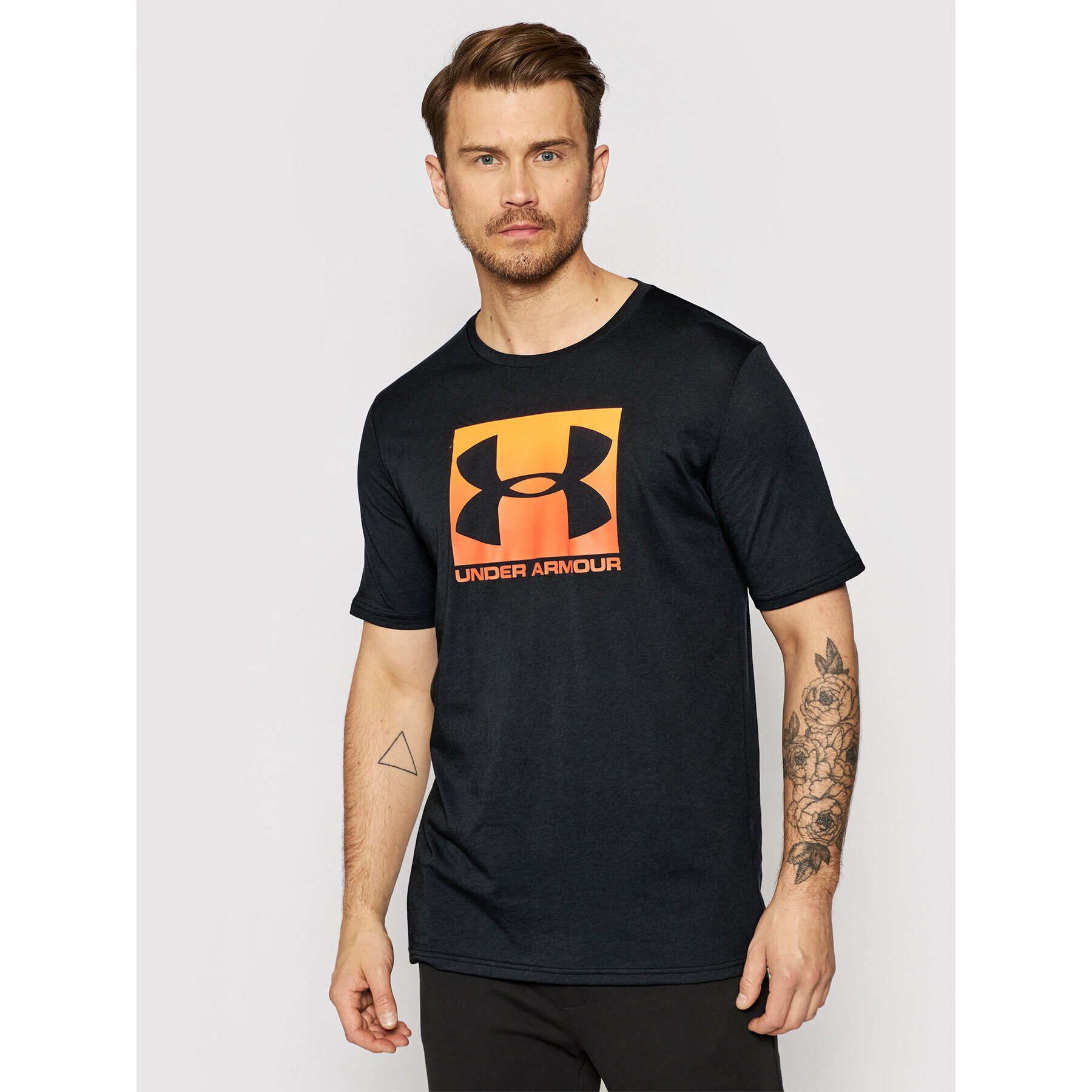 Under Armour Тишърт Ua Boxed Sportstyle 1329581 Черен Loose Fit - Pepit.bg