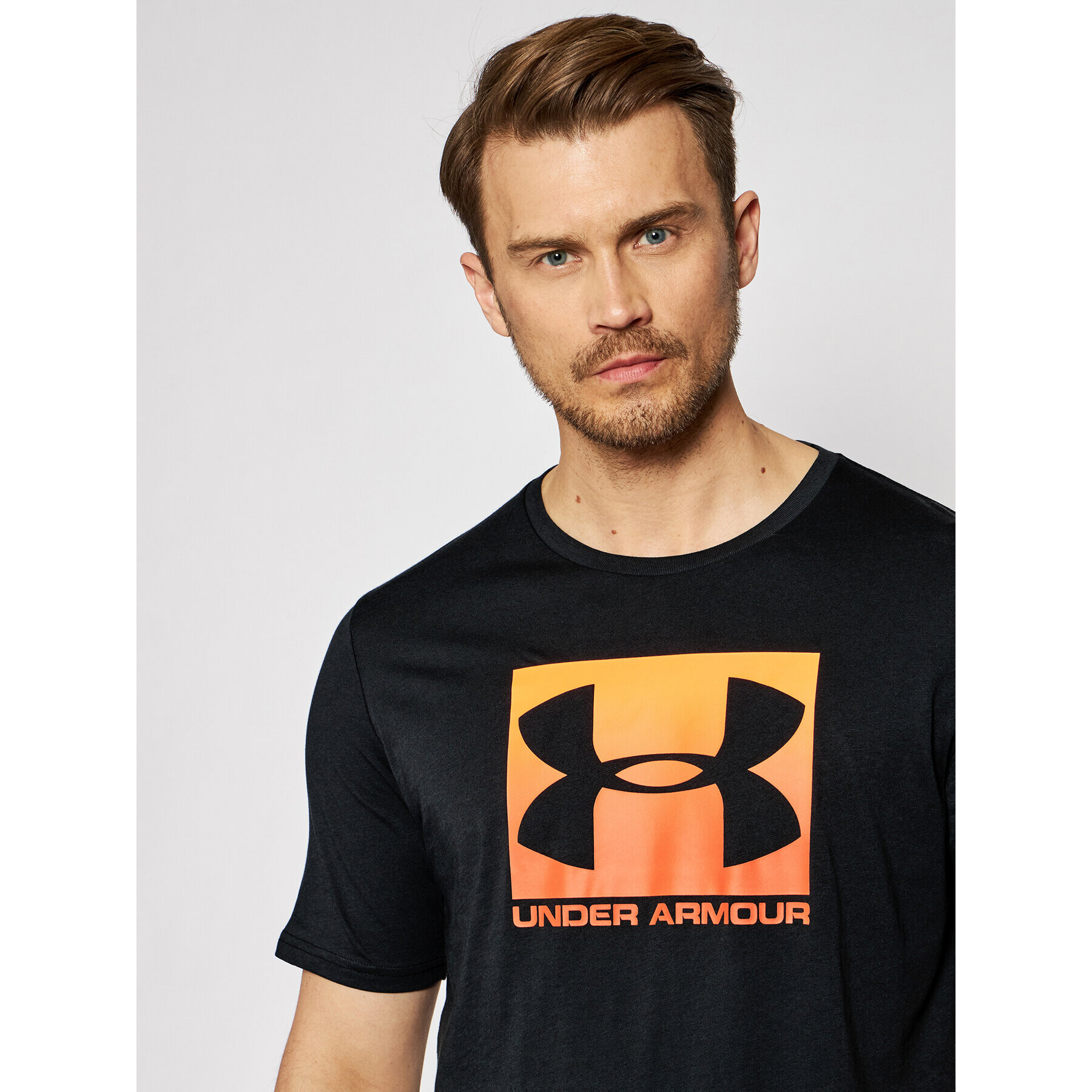 Under Armour Тишърт Ua Boxed Sportstyle 1329581 Черен Loose Fit - Pepit.bg