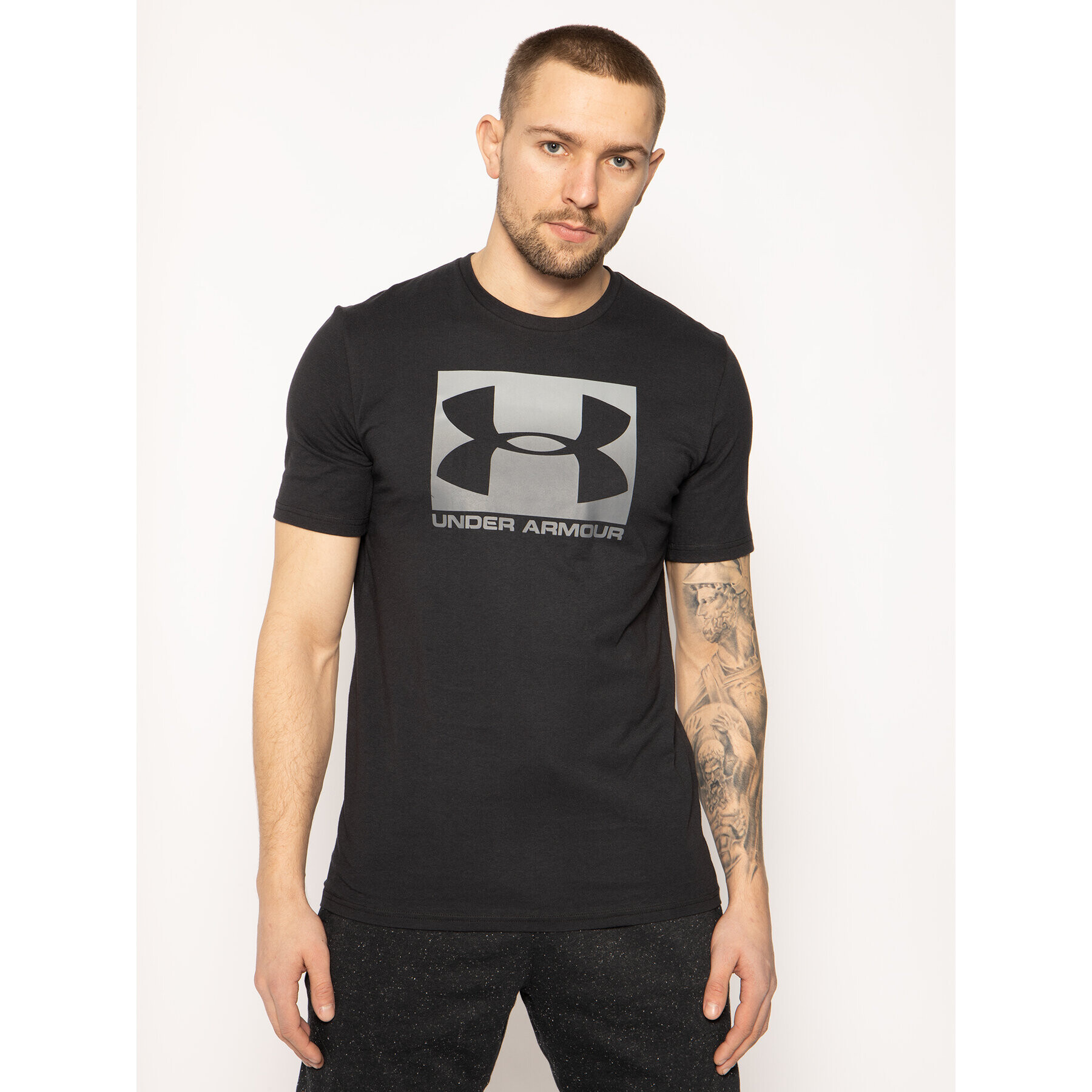 Under Armour Тишърт Ua Boxed Sportstyle 1329581 Черен Loose Fit - Pepit.bg