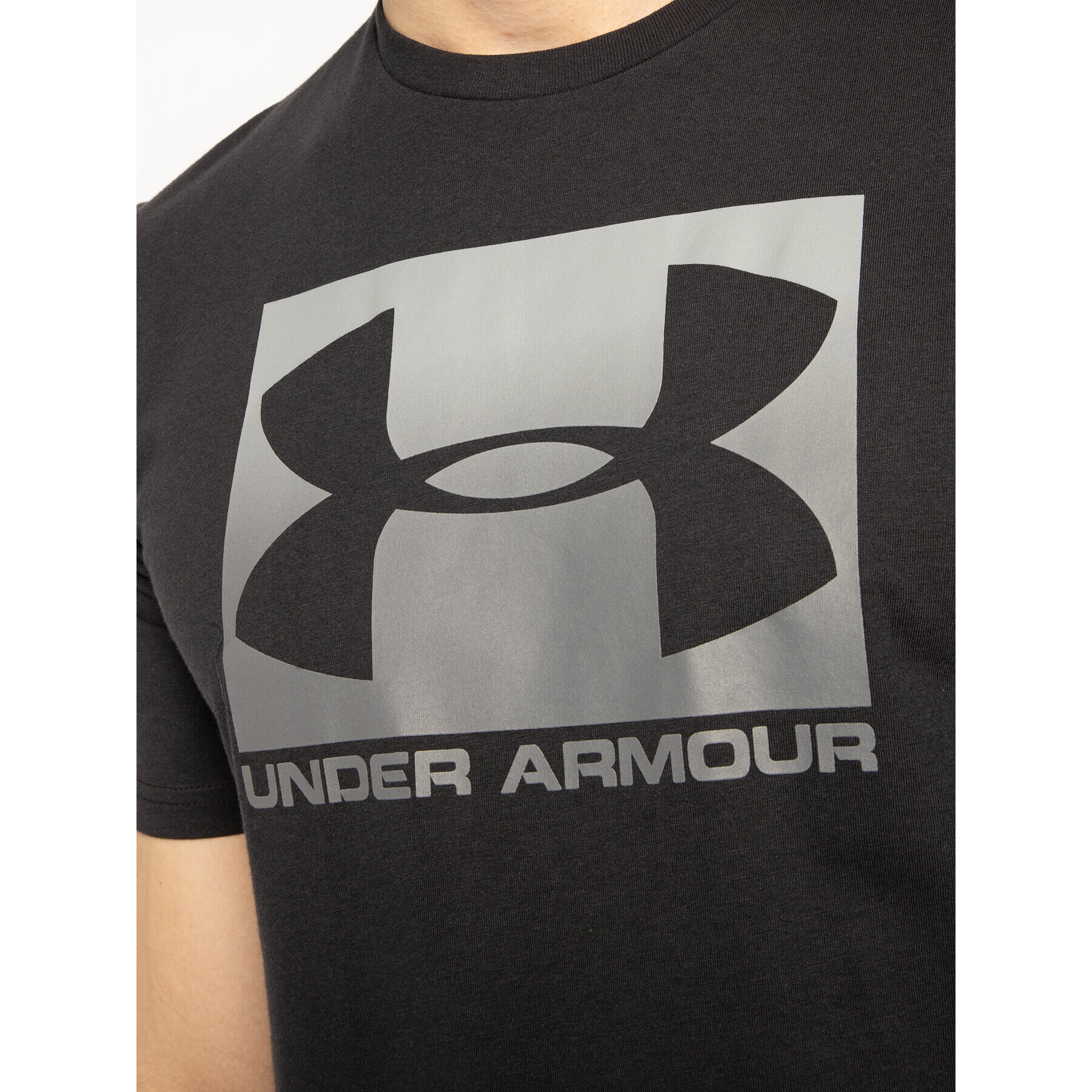 Under Armour Тишърт Ua Boxed Sportstyle 1329581 Черен Loose Fit - Pepit.bg