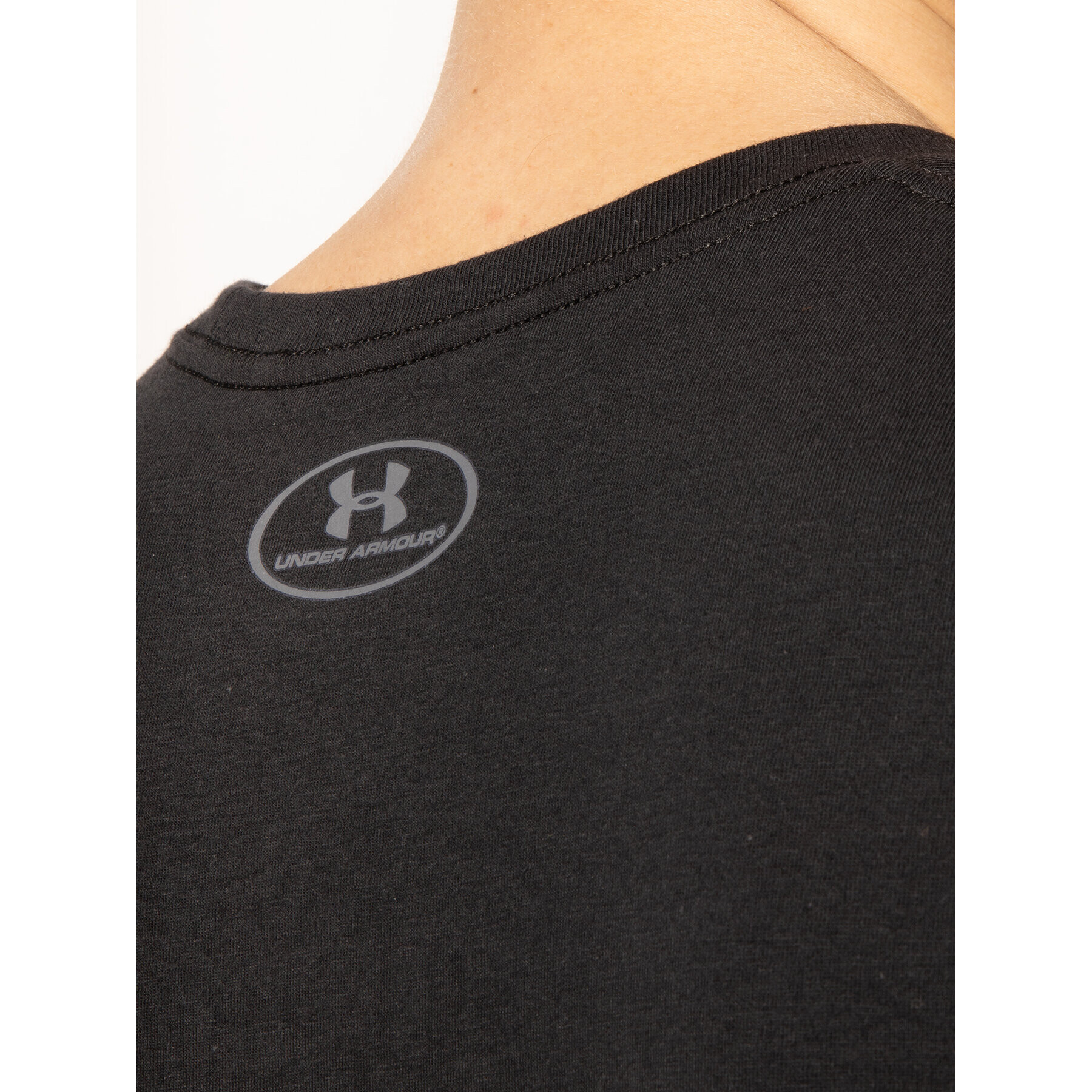 Under Armour Тишърт Ua Boxed Sportstyle 1329581 Черен Loose Fit - Pepit.bg