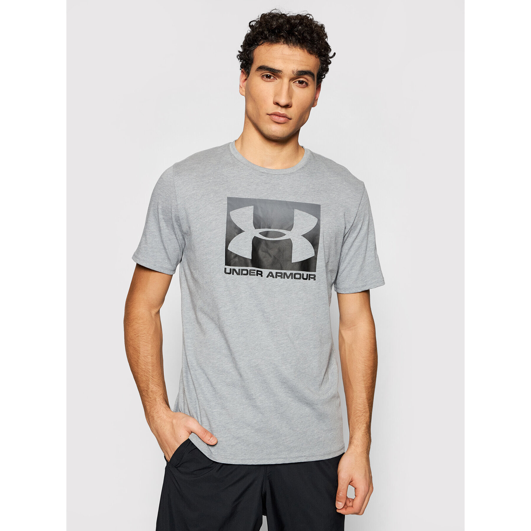 Under Armour Тишърт Ua Boxed Sportstyle 1329581 Сив Loose Fit - Pepit.bg