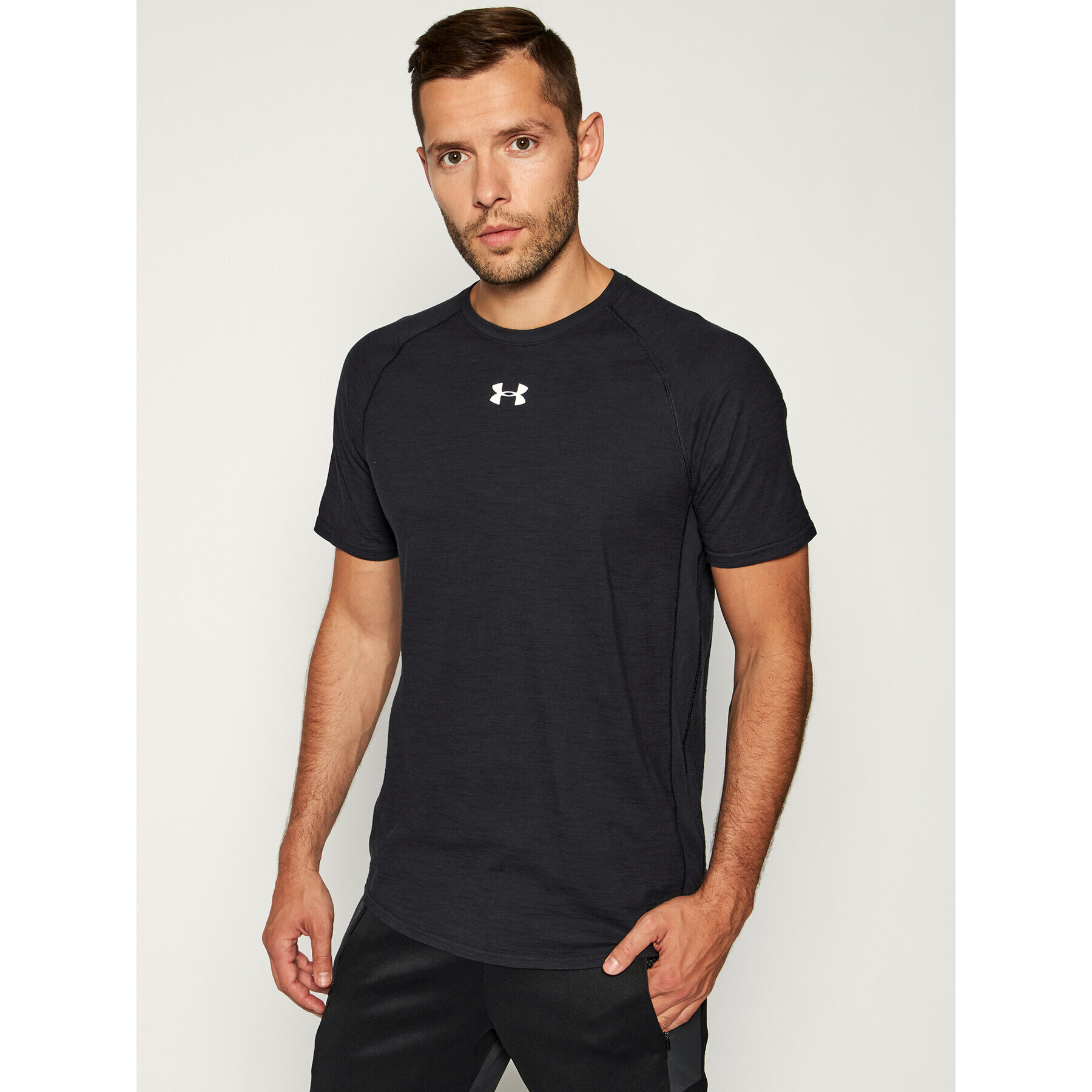 Under Armour Тишърт UA Charged 1351570 Черен Regular Fit - Pepit.bg