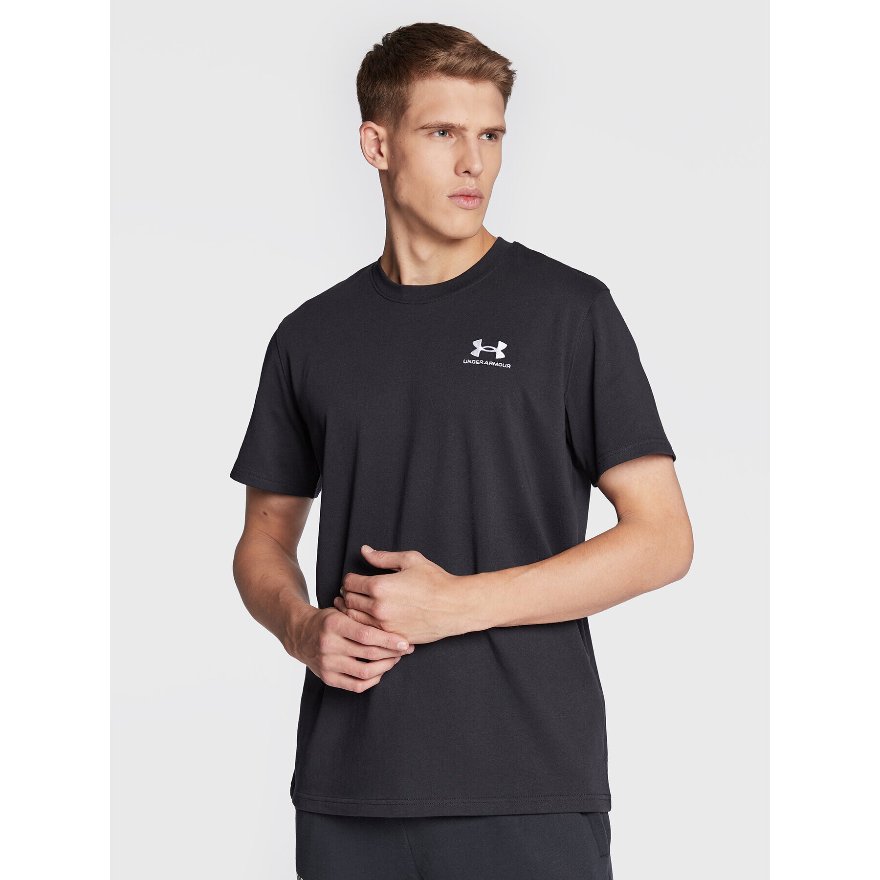 Under Armour Тишърт Ua Logo Embroidered 1373997 Черен Relaxed Fit - Pepit.bg