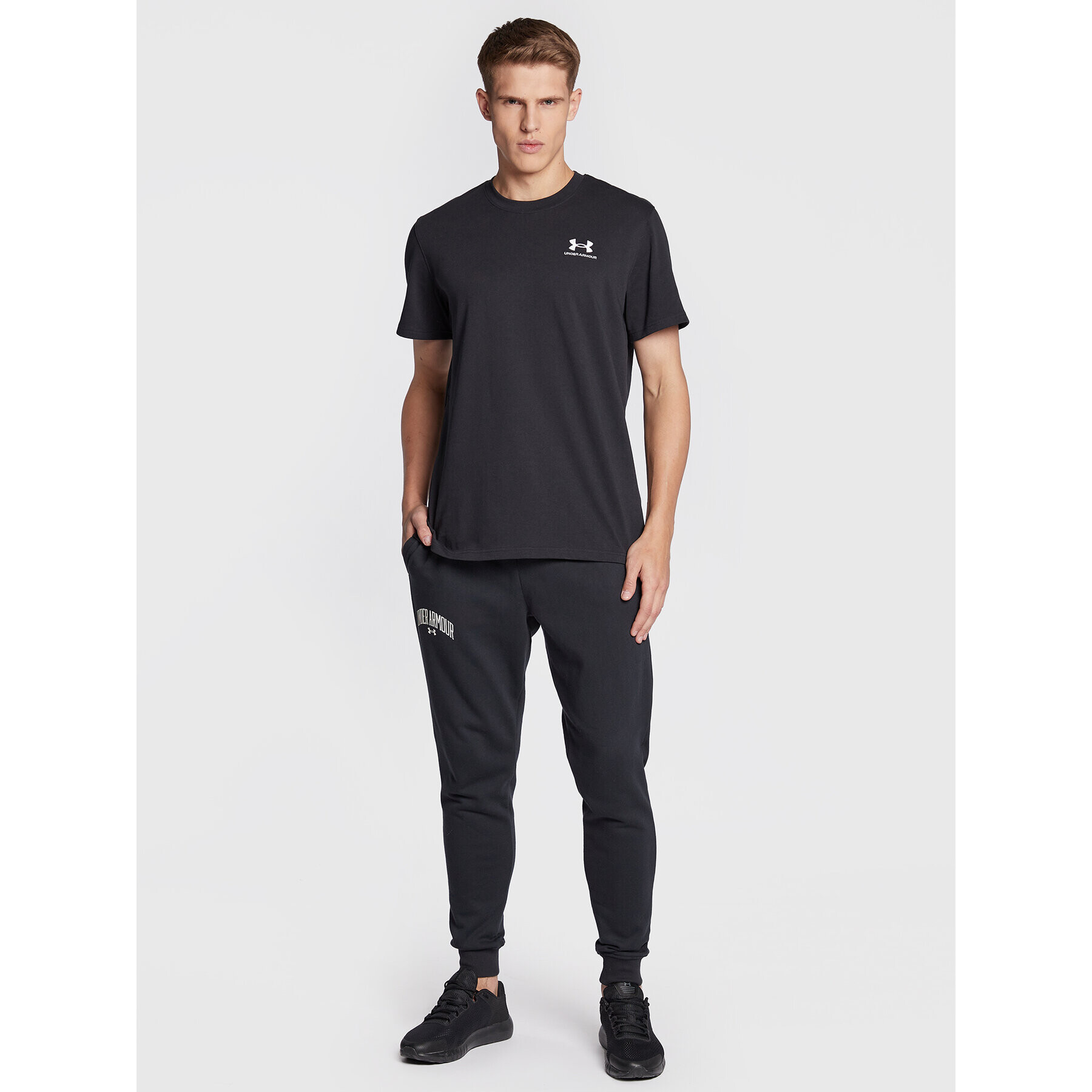 Under Armour Тишърт Ua Logo Embroidered 1373997 Черен Relaxed Fit - Pepit.bg