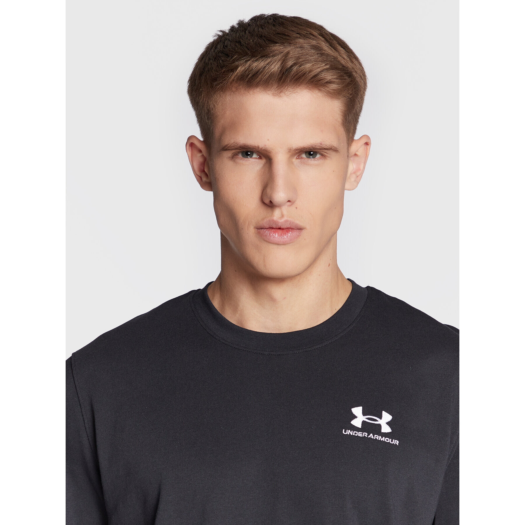 Under Armour Тишърт Ua Logo Embroidered 1373997 Черен Relaxed Fit - Pepit.bg