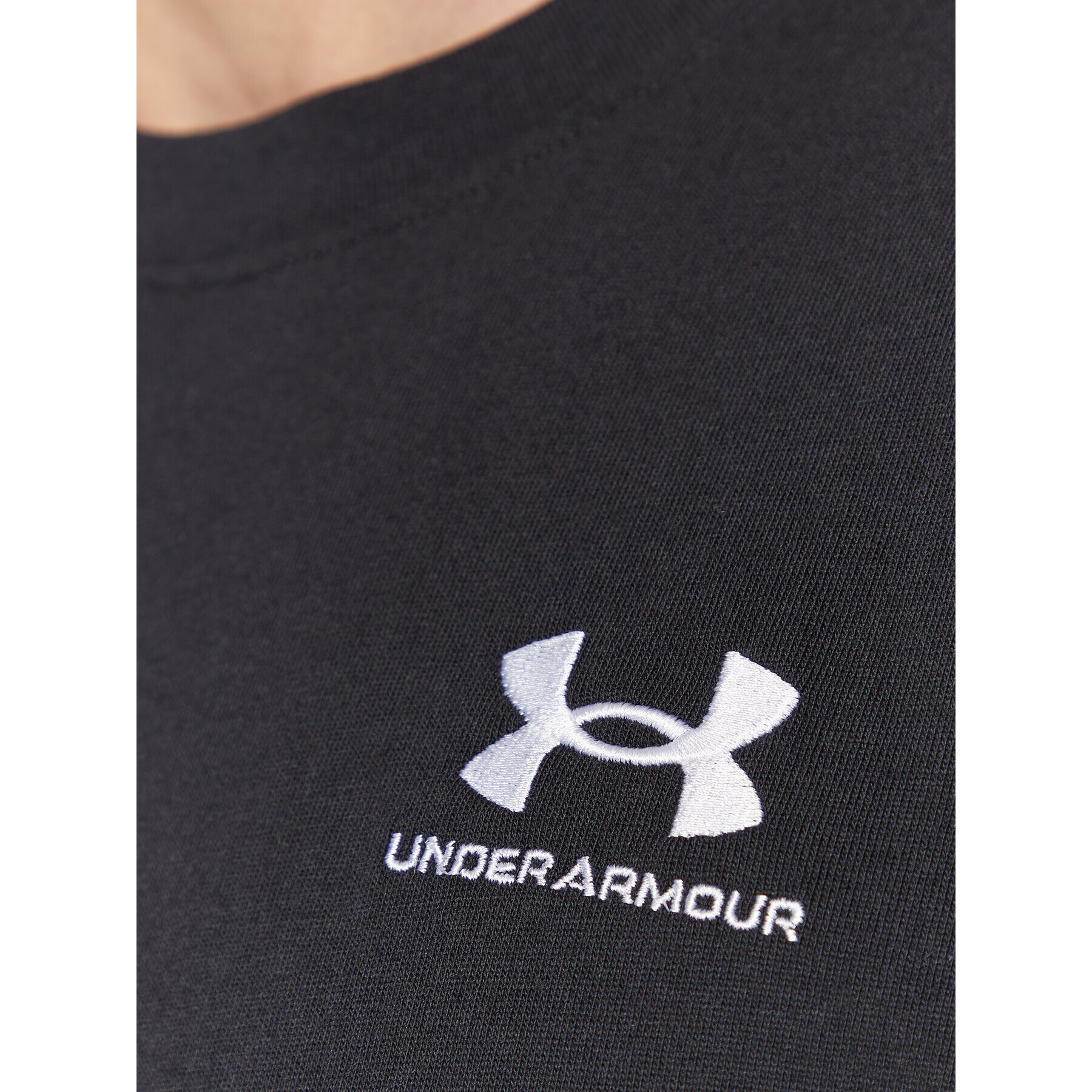 Under Armour Тишърт Ua Logo Embroidered 1373997 Черен Relaxed Fit - Pepit.bg