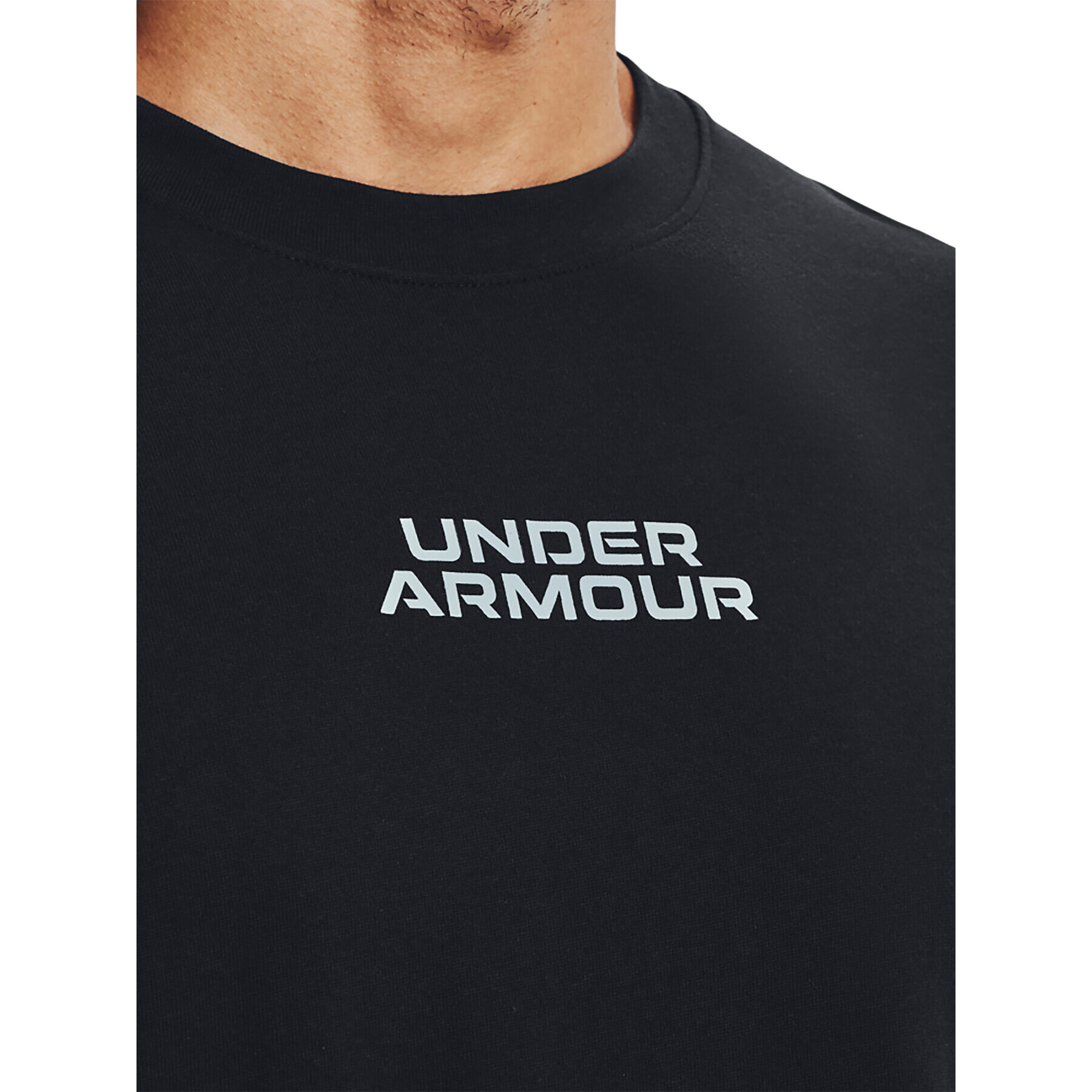 Under Armour Тишърт UA OUTLINE HEAVYWEIGHT SS 1379109 Черен Regular Fit - Pepit.bg