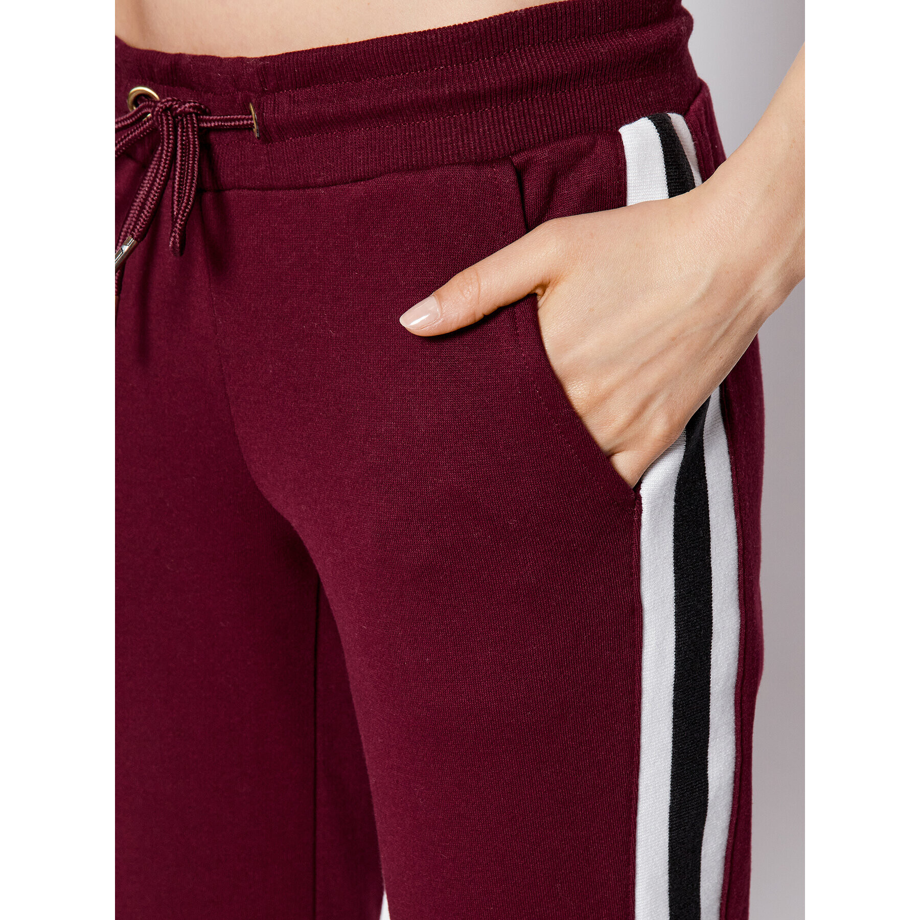 Urban Classics Долнище анцуг College Contrast TB2453 Бордо Regular Fit - Pepit.bg