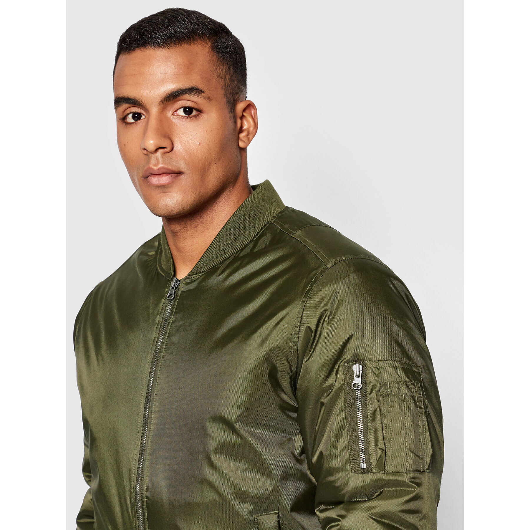 Urban Classics Яке бомбър Basic TB861 Зелен Regular Fit - Pepit.bg