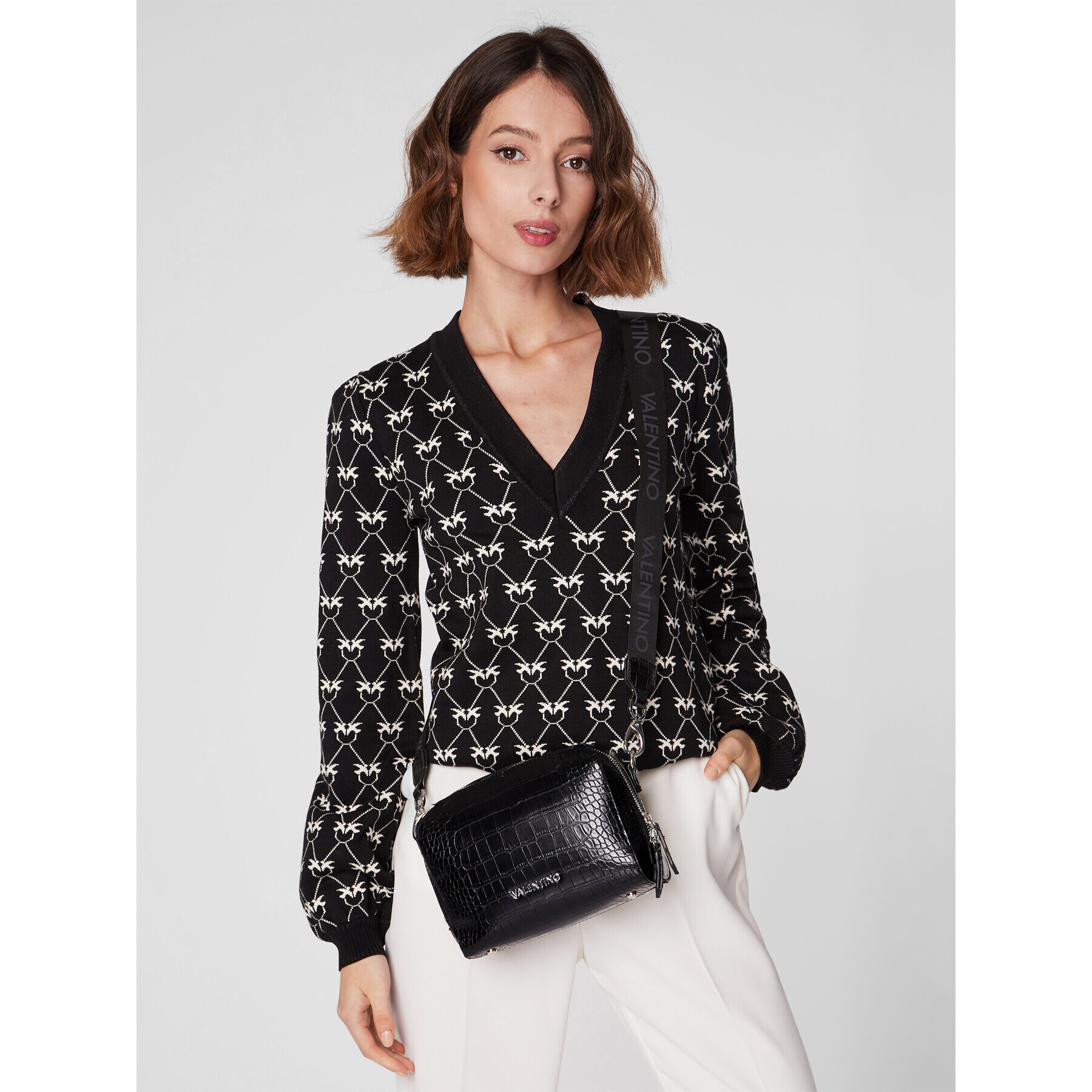 Valentino Дамска чанта Pattie VBS52901C Черен - Pepit.bg