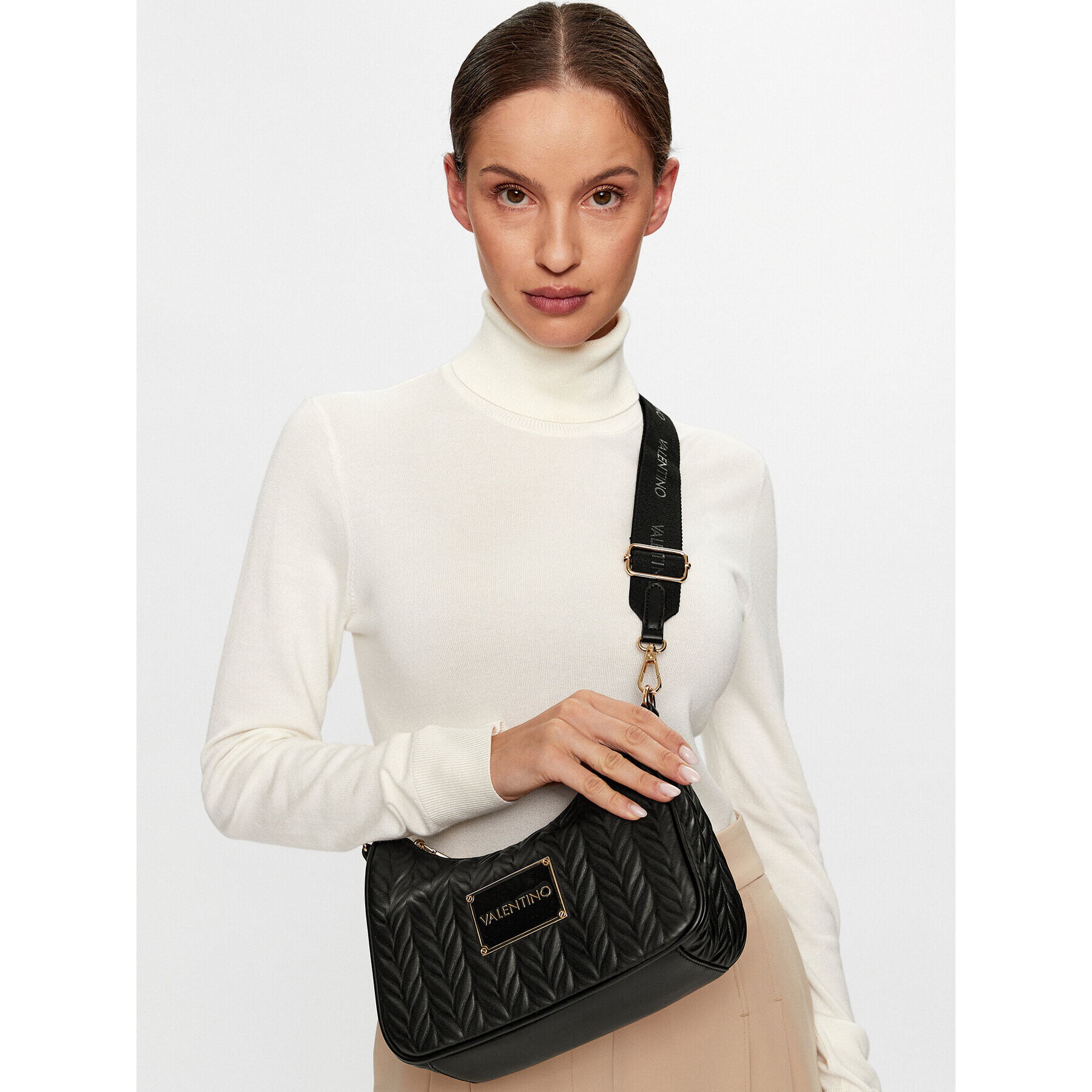 Valentino Дамска чанта Sunny Re VBS6TA02 Черен - Pepit.bg