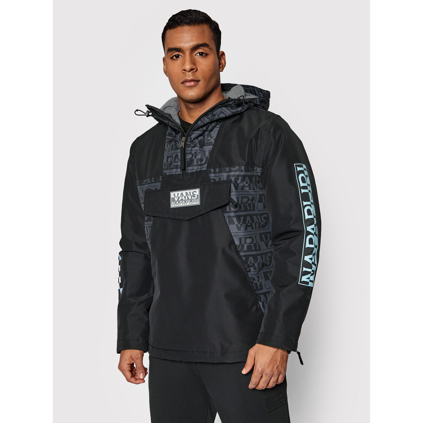 Vans Анорак NAPAPIJRI VN0A53WX Черен Regular Fit - Pepit.bg