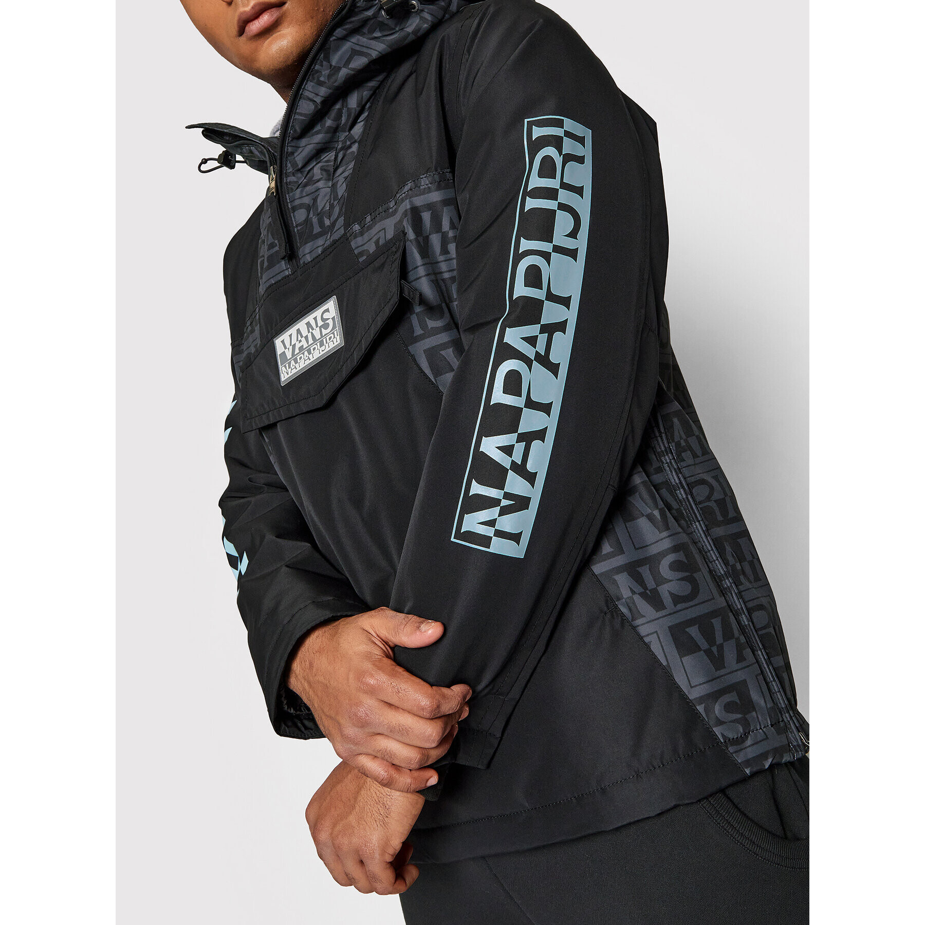 Vans Анорак NAPAPIJRI VN0A53WX Черен Regular Fit - Pepit.bg