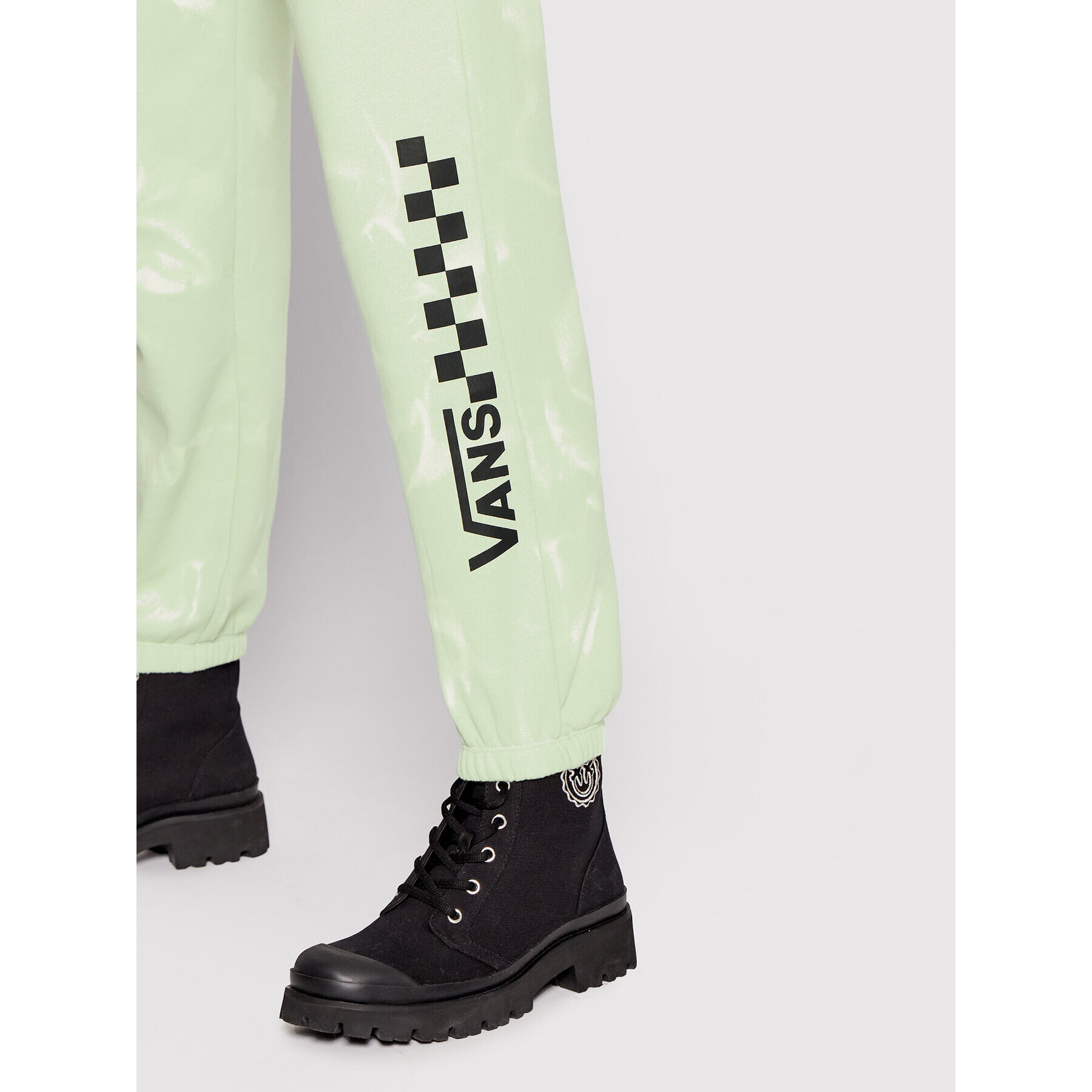 Vans Долнище анцуг Water Wash VN0A5LNX Зелен Relaxed Fit - Pepit.bg
