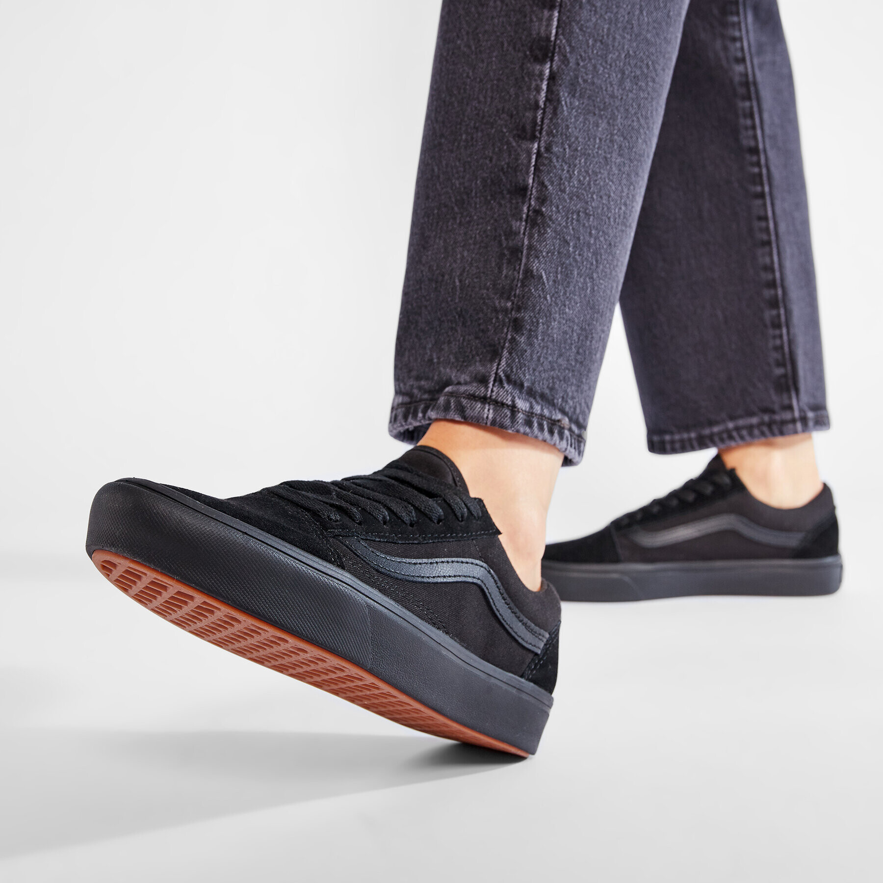 Vans Гуменки Comfycush Old Sko VN0A3WMAVND1 Черен - Pepit.bg