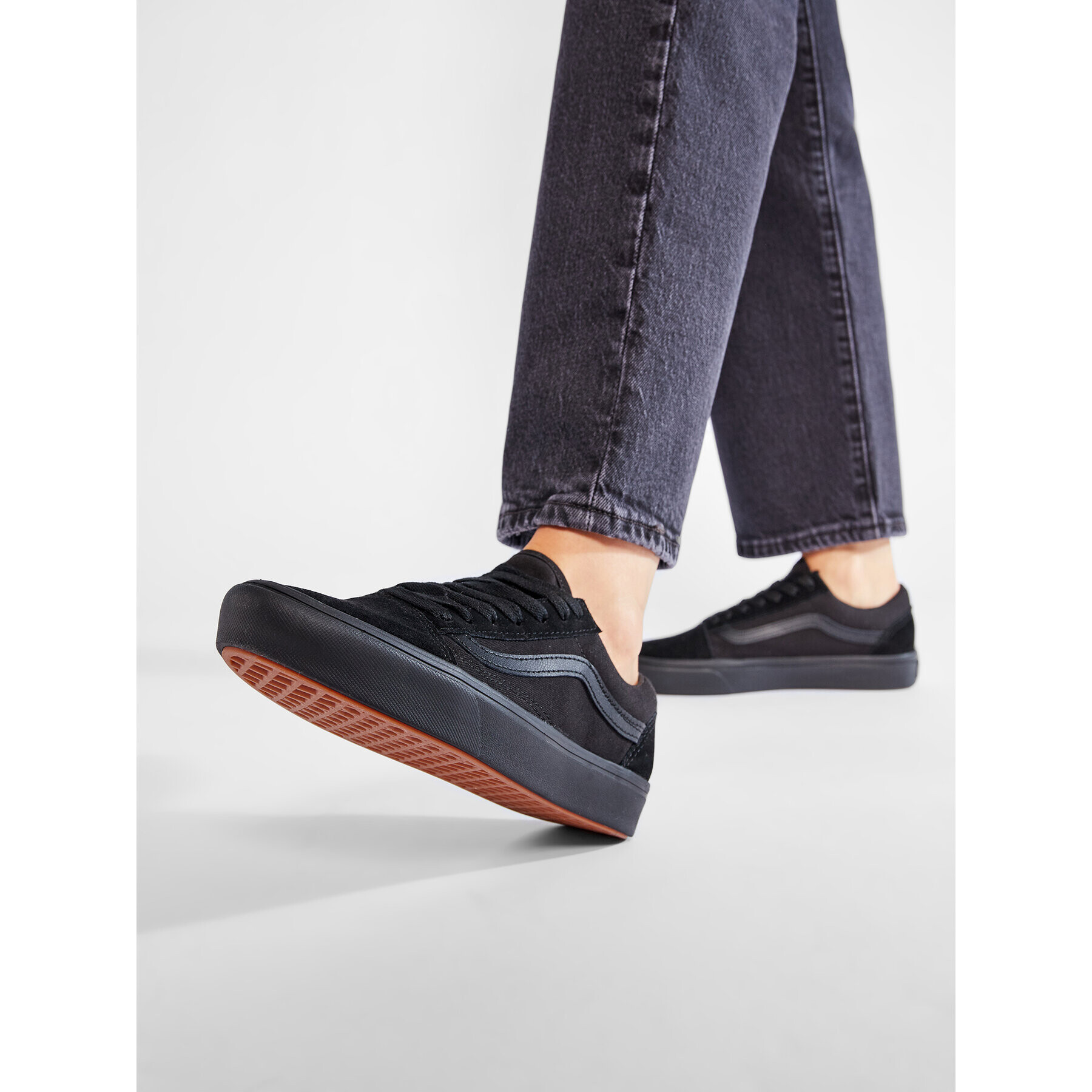 Vans Гуменки Comfycush Old Sko VN0A3WMAVND1 Черен - Pepit.bg