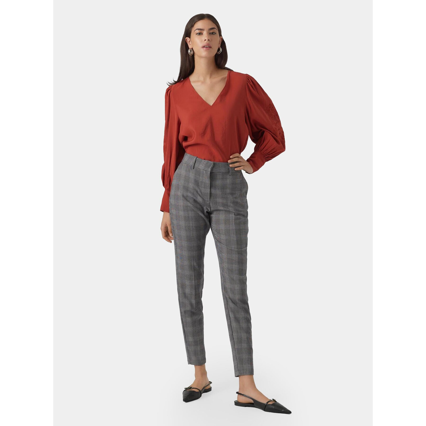 Vero Moda Чино панталони Malin 10299890 Сив Tapered Fit - Pepit.bg