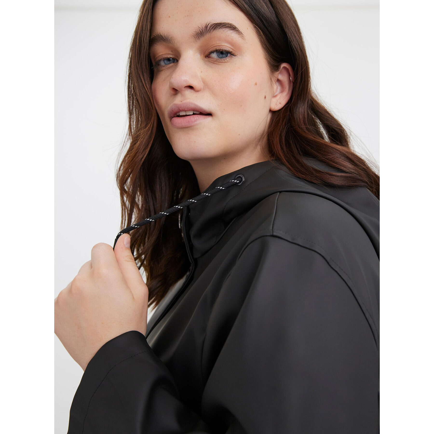 Vero Moda Curve Яке за дъжд Malou 10258070 Черен Regular Fit - Pepit.bg