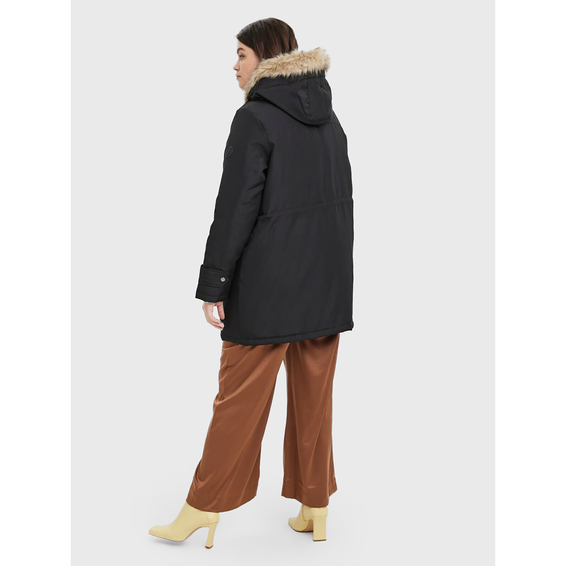 Vero Moda Curve Парка Storm 10276474 Черен Regular Fit - Pepit.bg
