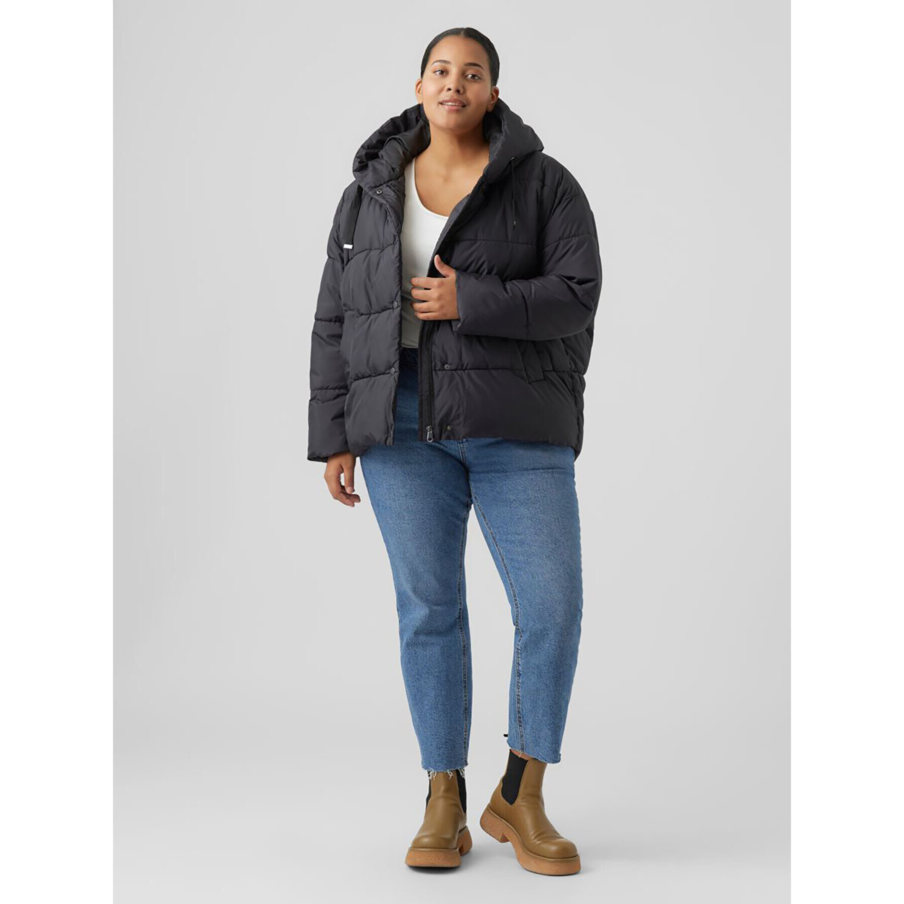 Vero Moda Curve Пухено яке Gemmaholly 10255498 Черен Regular Fit - Pepit.bg