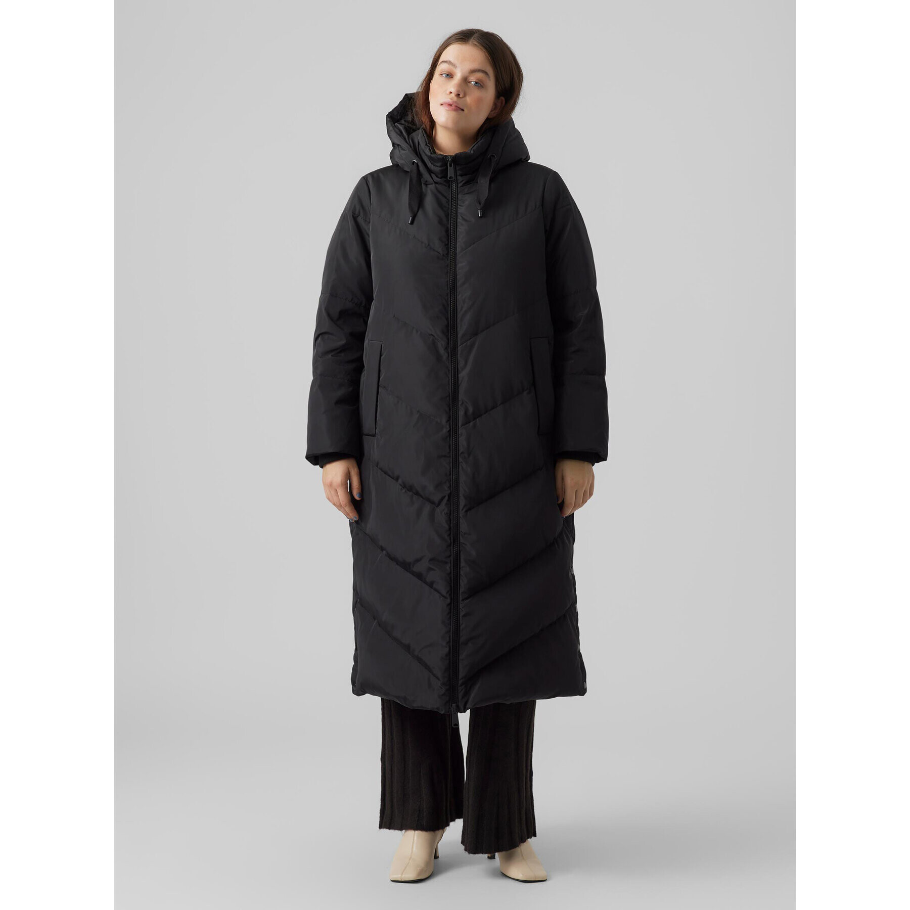Vero Moda Curve Пухено яке Lee 10276461 Черен Regular Fit - Pepit.bg