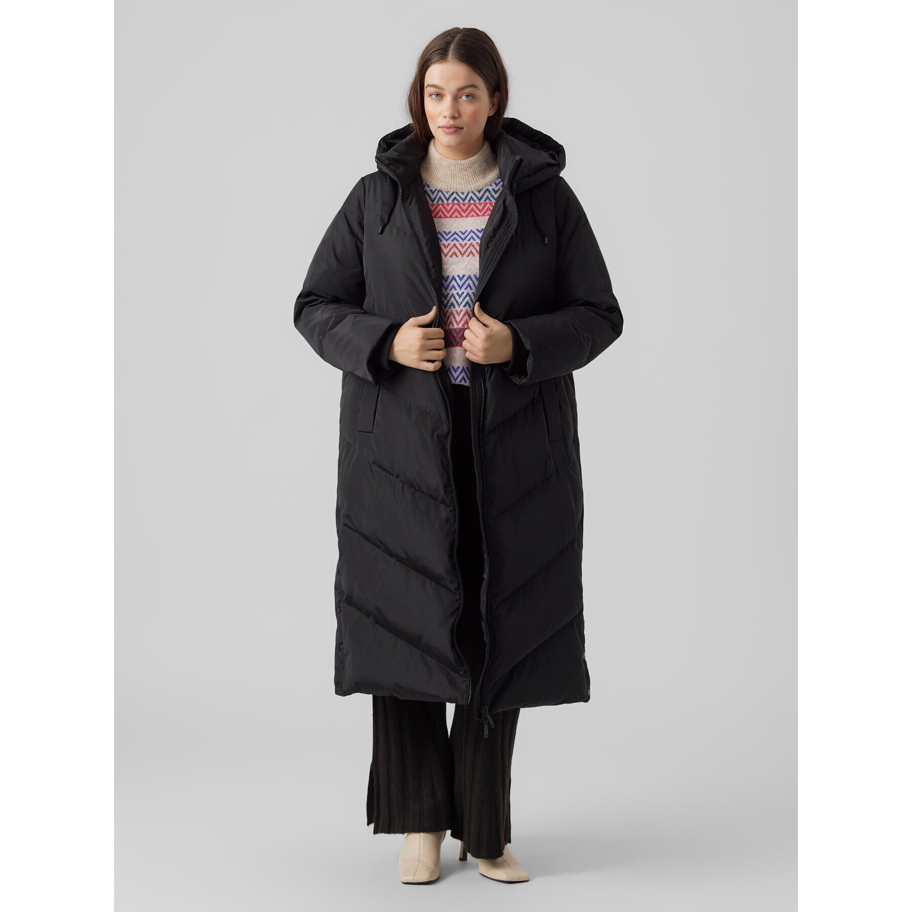 Vero Moda Curve Пухено яке Lee 10276461 Черен Regular Fit - Pepit.bg