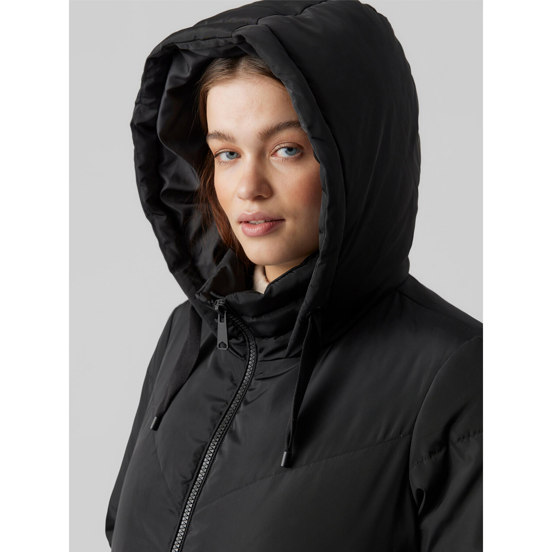 Vero Moda Curve Пухено яке Lee 10276461 Черен Regular Fit - Pepit.bg