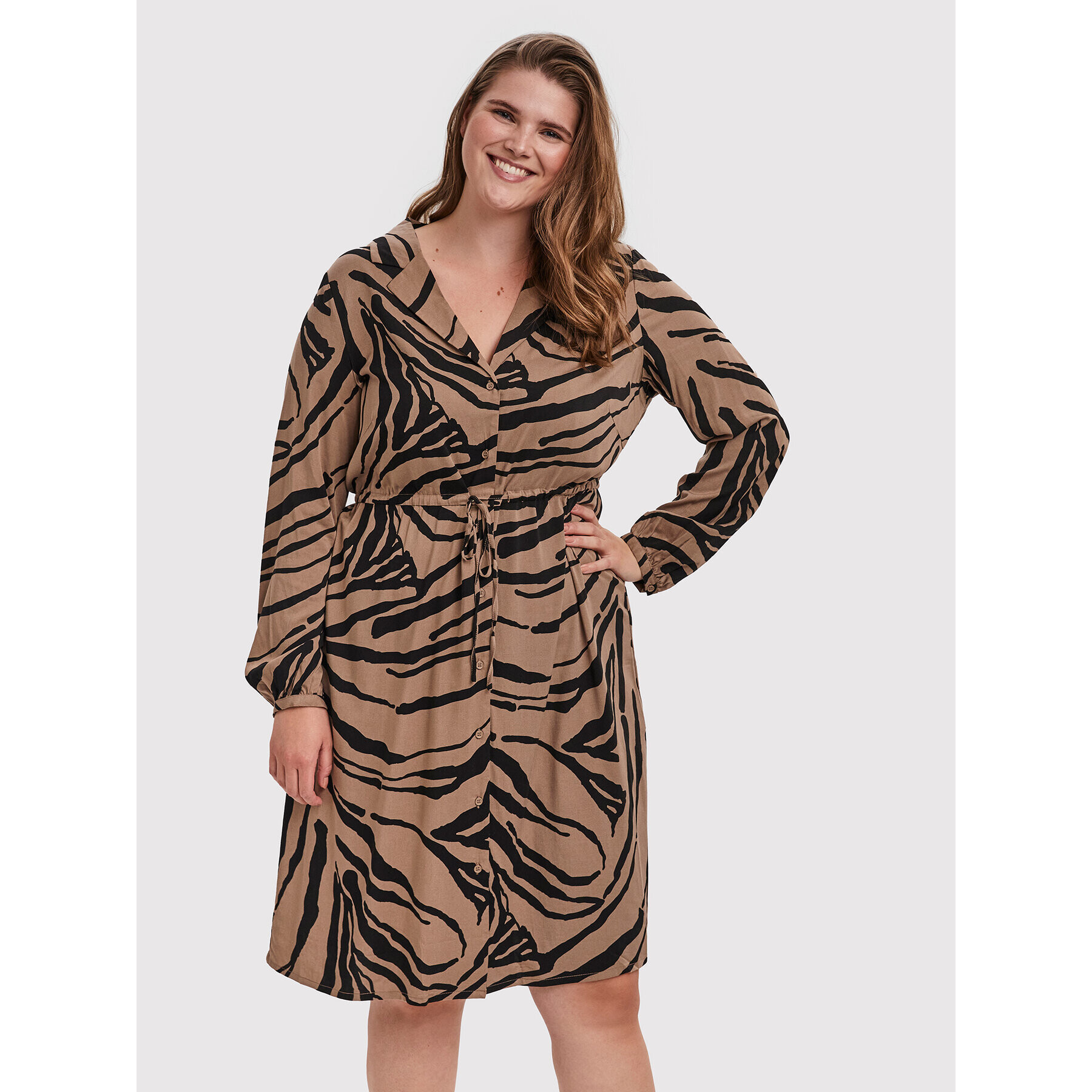 Vero Moda Curve Рокля тип риза Zee 10257513 Кафяв Regular Fit - Pepit.bg