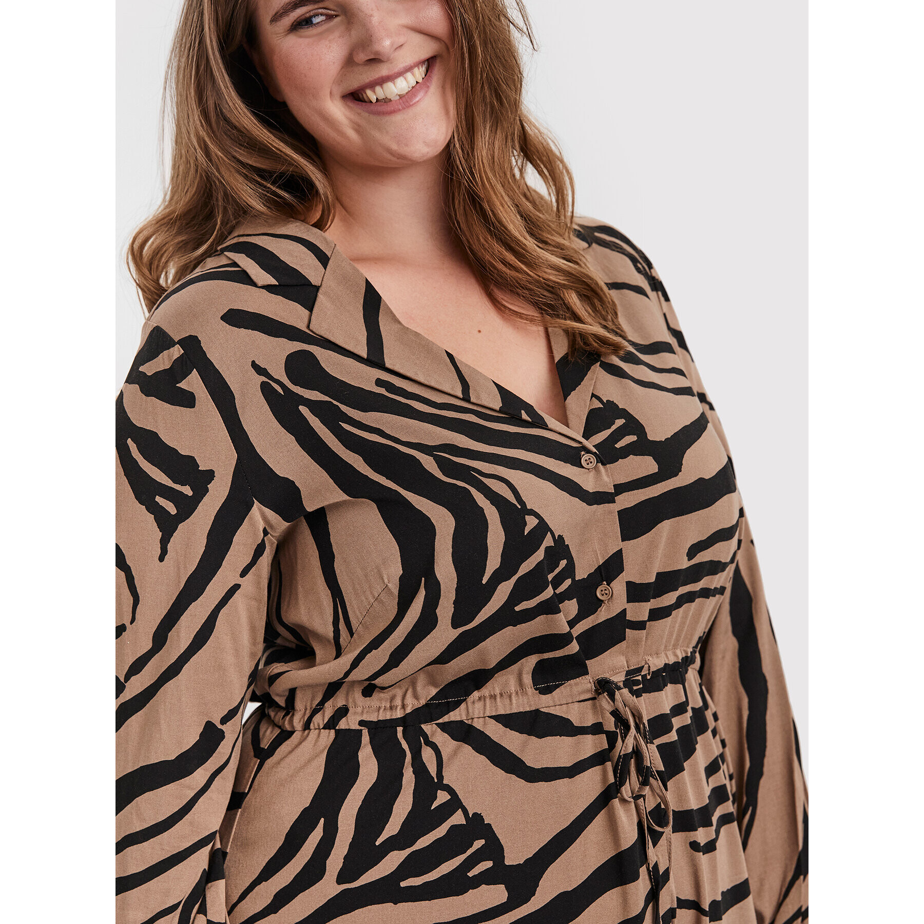 Vero Moda Curve Рокля тип риза Zee 10257513 Кафяв Regular Fit - Pepit.bg