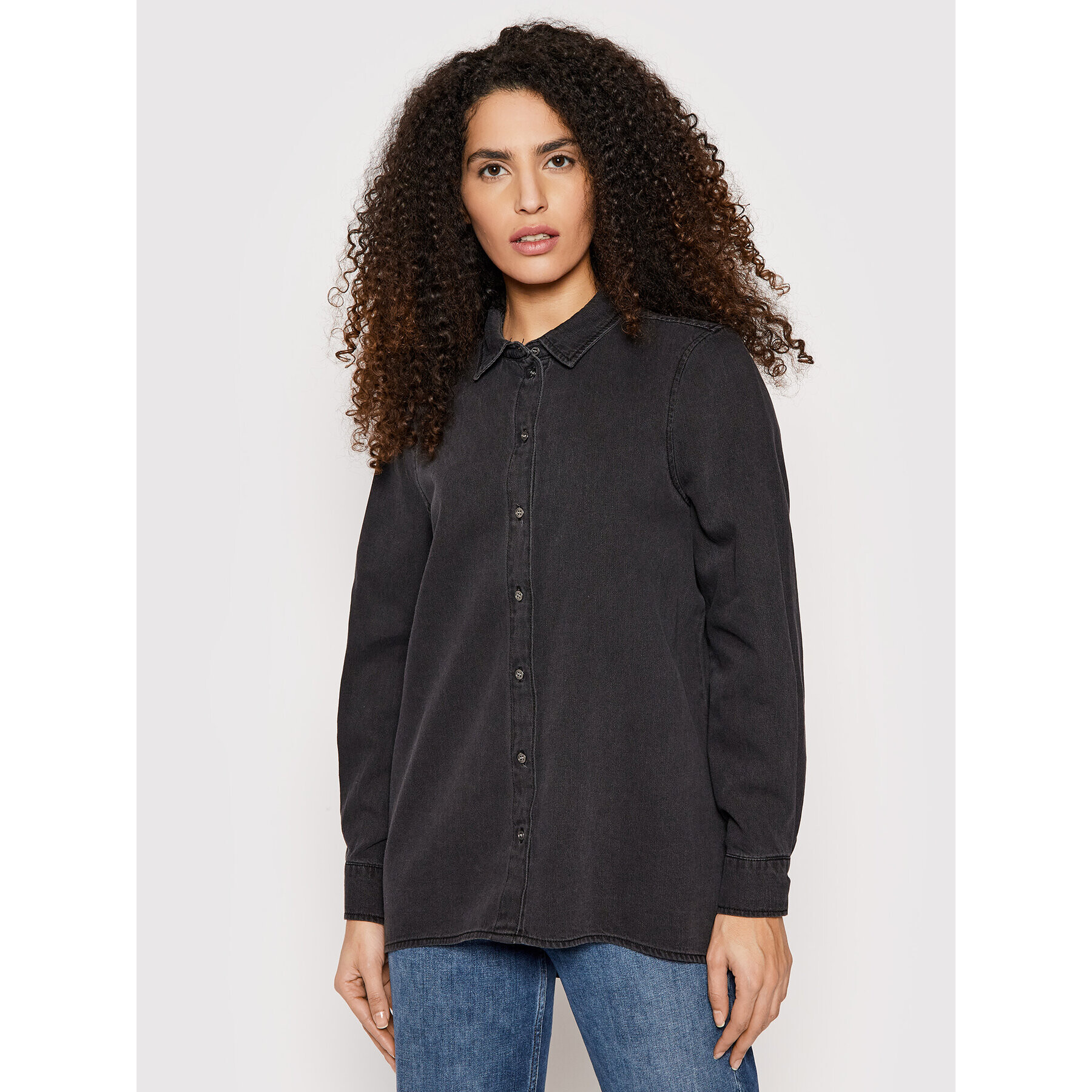 Vero Moda дънкова риза Flora 10258235 Черен Oversize - Pepit.bg