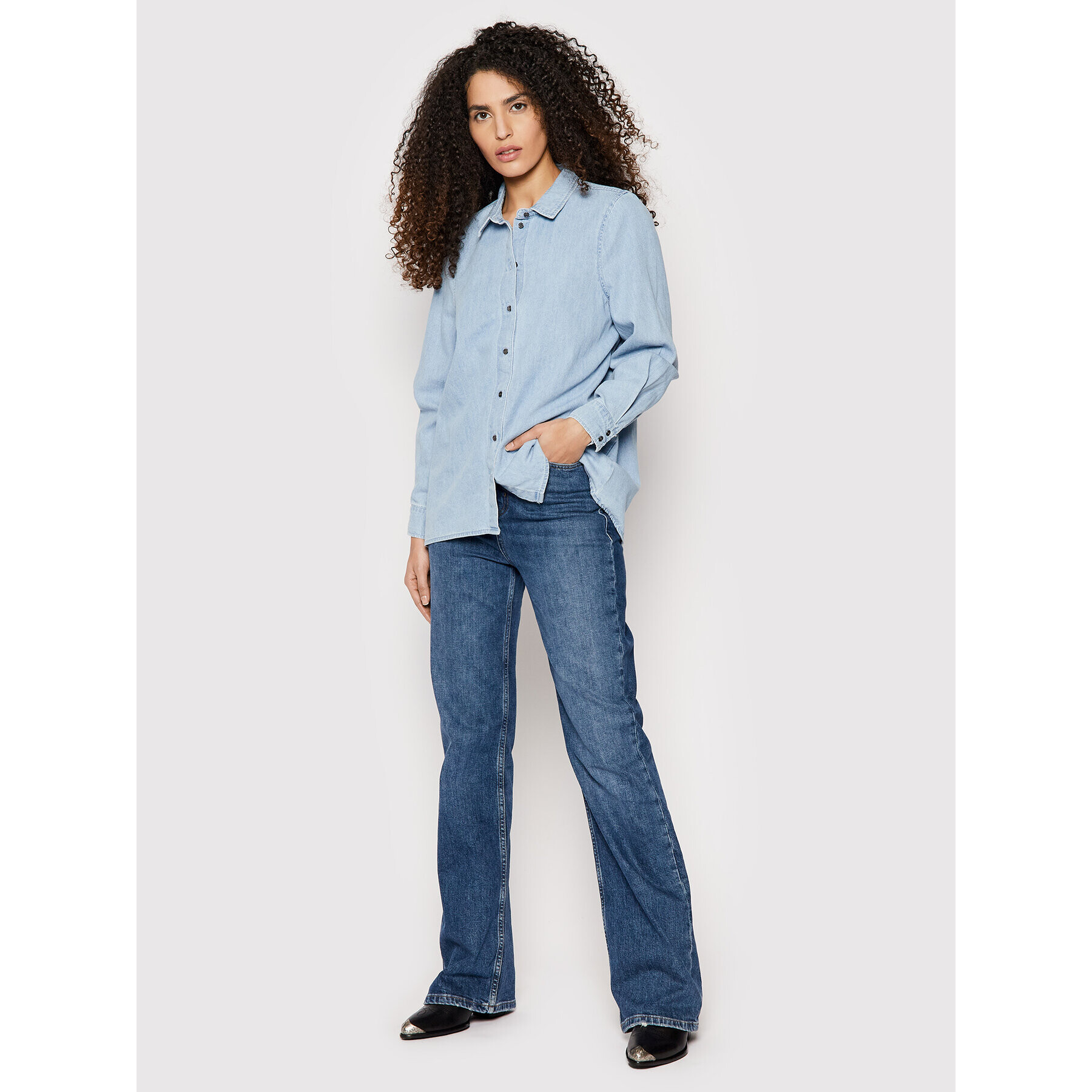 Vero Moda дънкова риза Flora 10258235 Син Oversize - Pepit.bg