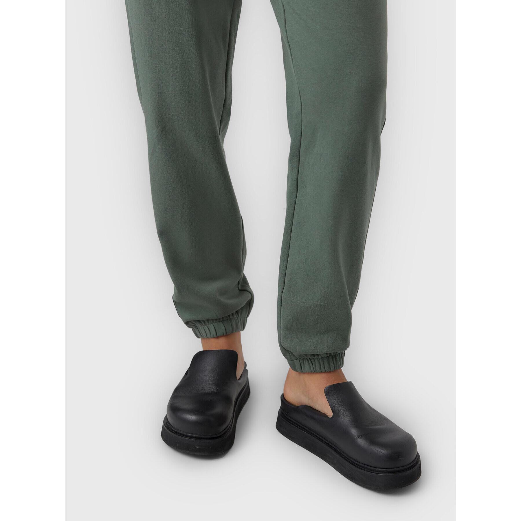 Vero Moda Долнище анцуг Octavia 10273859 Зелен Regular Fit - Pepit.bg