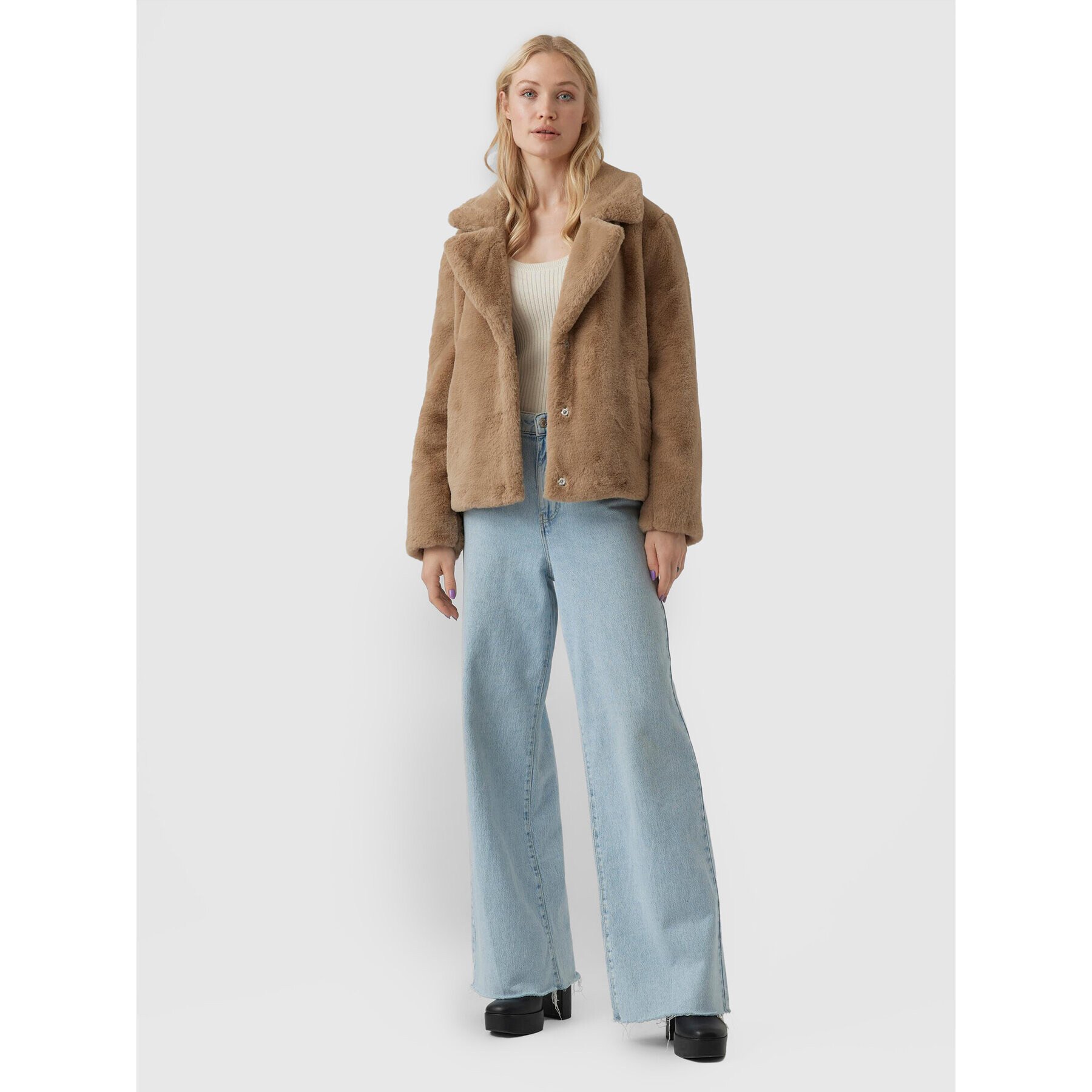 Vero Moda Кожено палто Suialison 10268035 Бежов Regular Fit - Pepit.bg