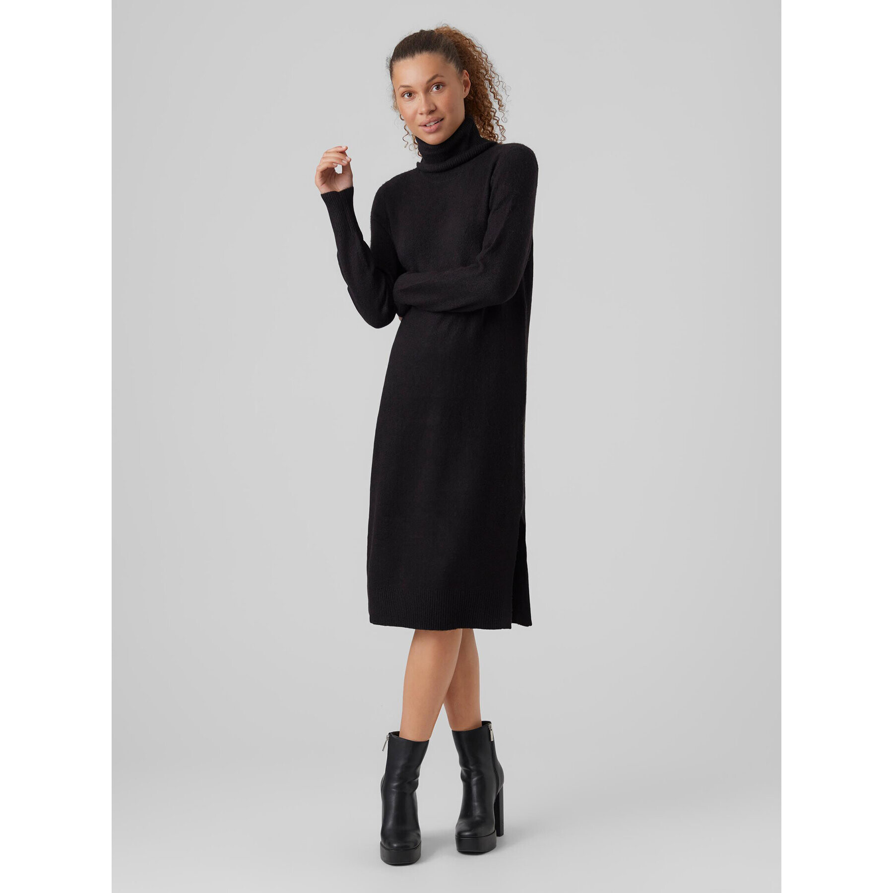 Vero Moda Плетена рокля Newwind 10273089 Черен Relaxed Fit - Pepit.bg