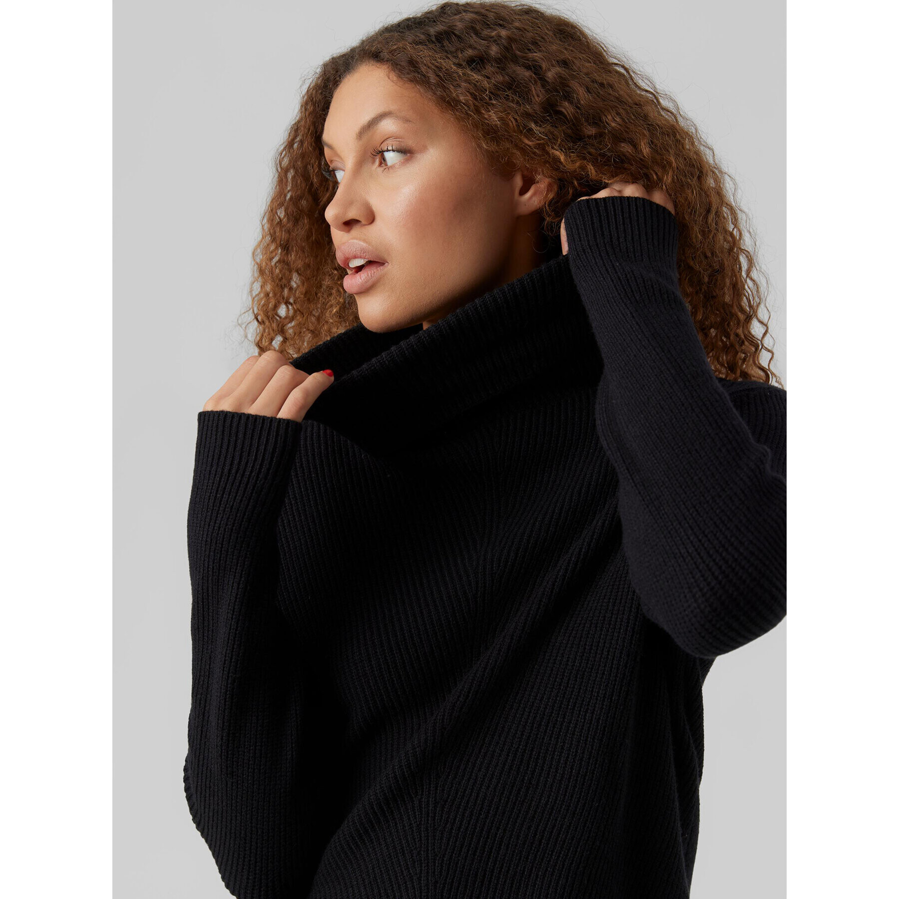 Vero Moda Поло Holly 10268920 Черен Relaxed Fit - Pepit.bg