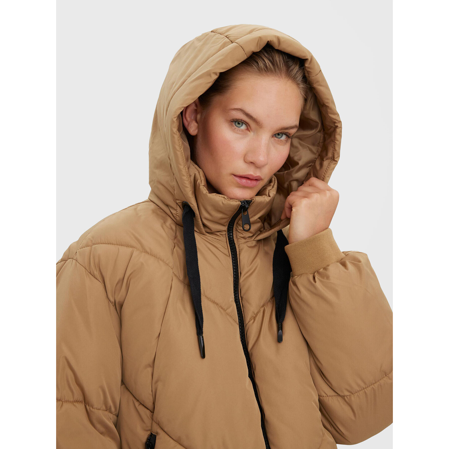 Vero Moda Пухено яке Beverly 10267111 Кафяв Regular Fit - Pepit.bg