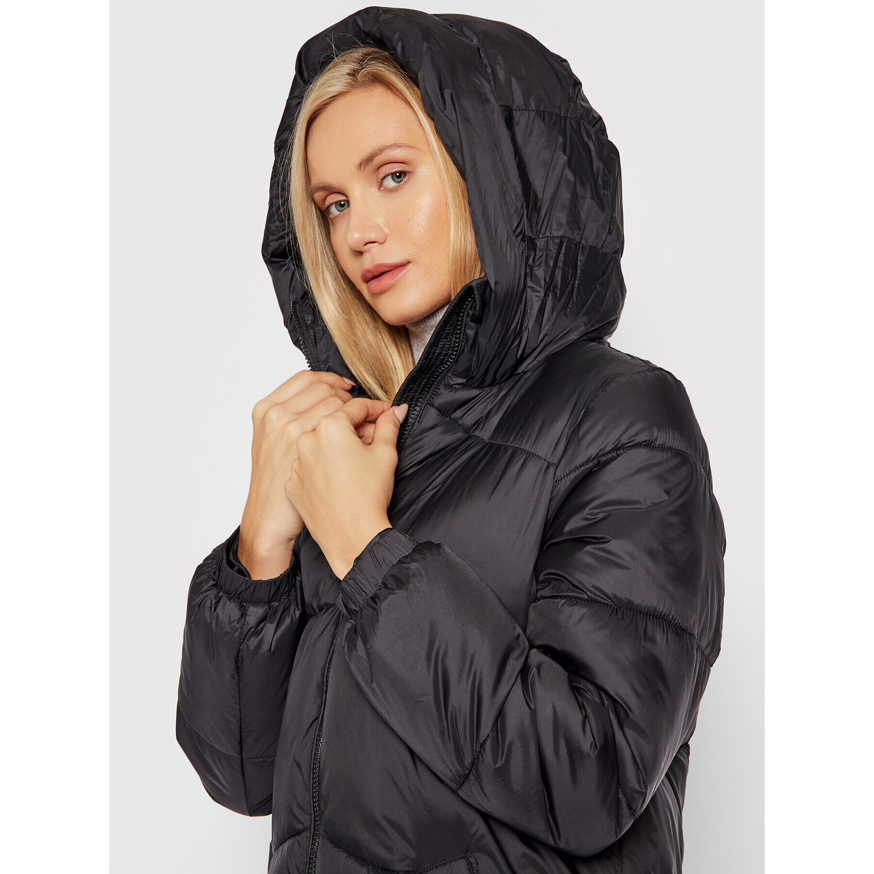 Vero Moda Пухено яке Uppsala 10250637 Черен Regular Fit - Pepit.bg