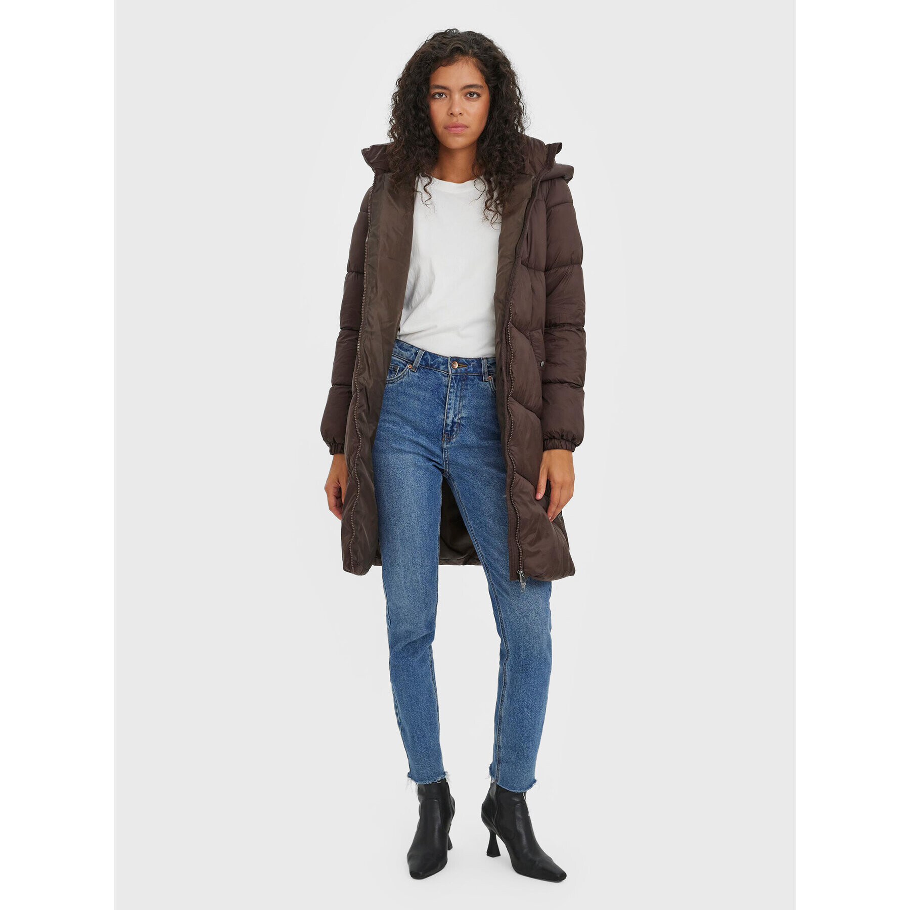 Vero Moda Пухено яке Uppsala 10270146 Кафяв Regular Fit - Pepit.bg