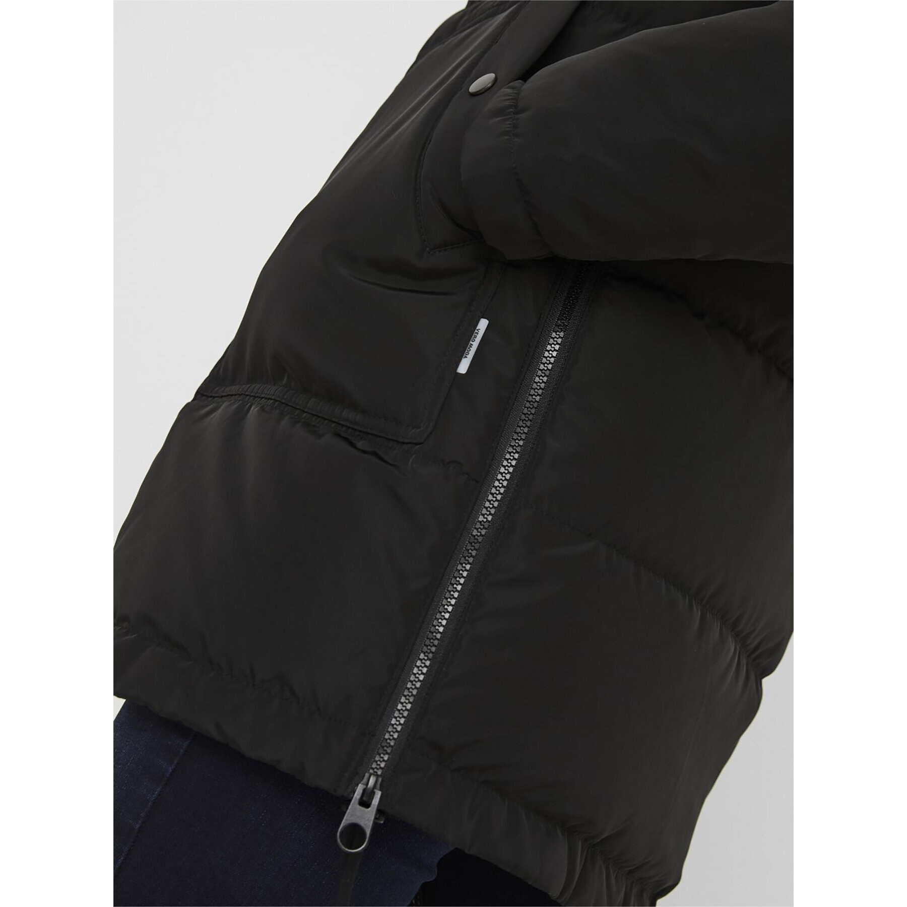 Vero Moda Пухено яке 10230839 Черен Regular Fit - Pepit.bg