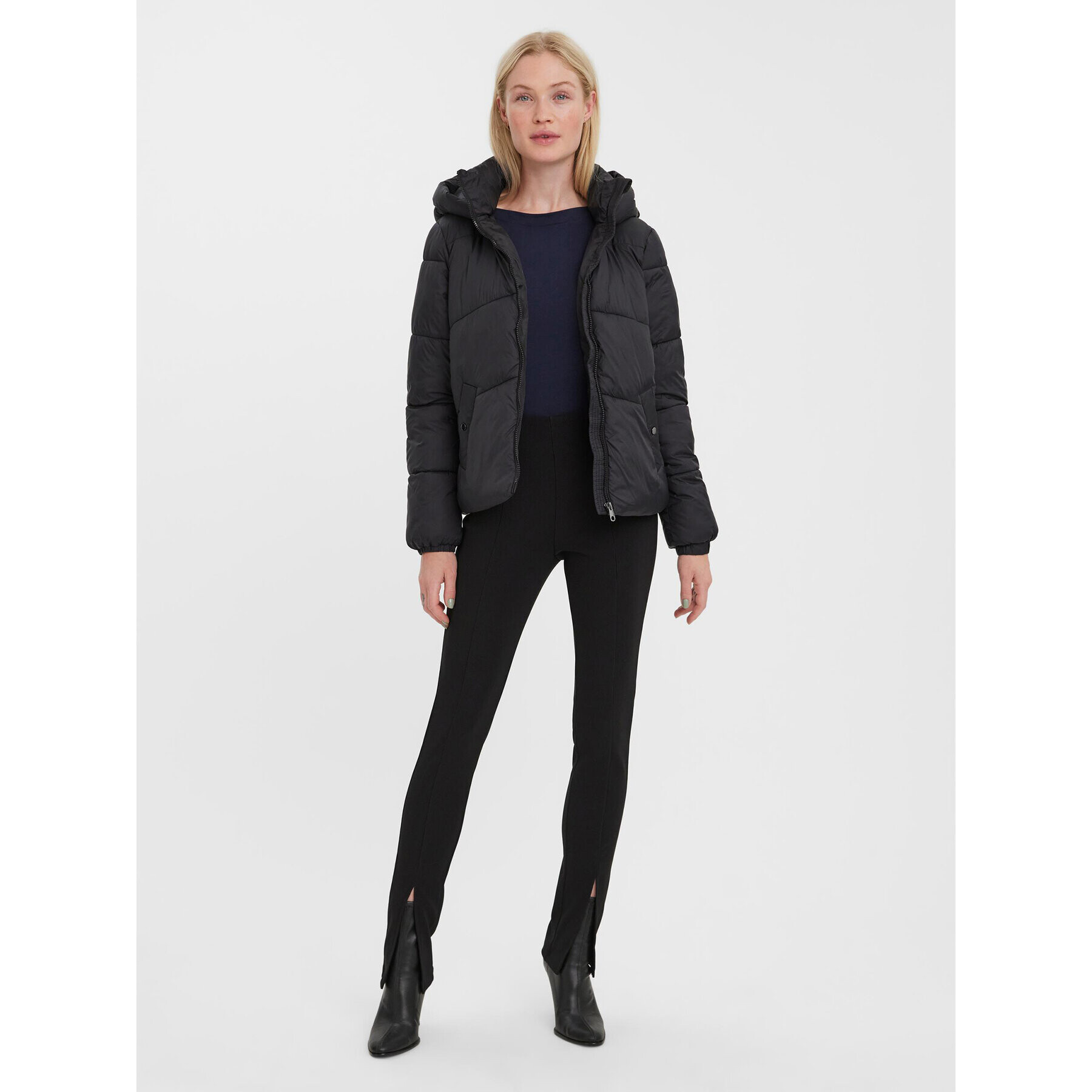 Vero Moda Пухено яке 10273951 Черен Regular Fit - Pepit.bg