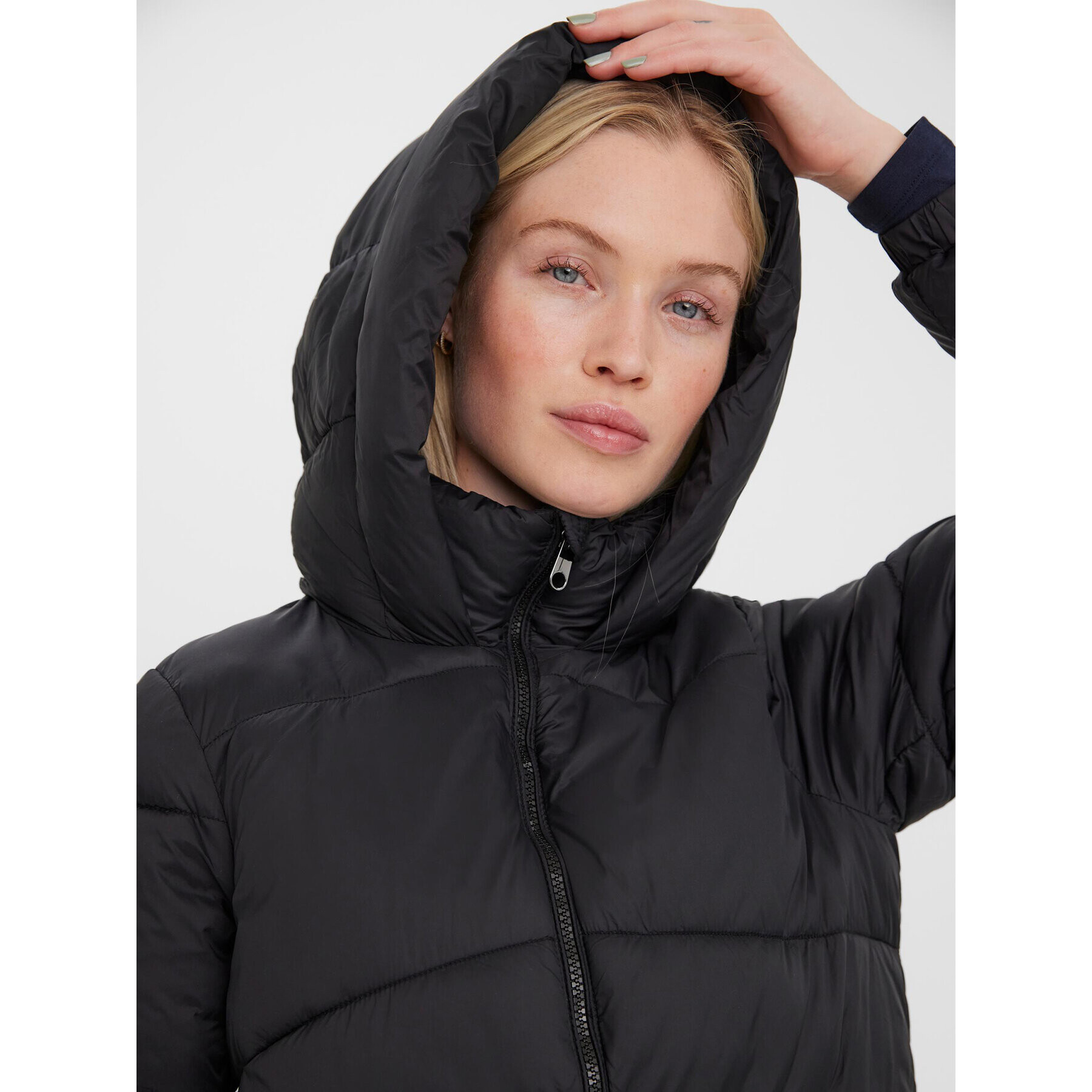 Vero Moda Пухено яке 10273951 Черен Regular Fit - Pepit.bg