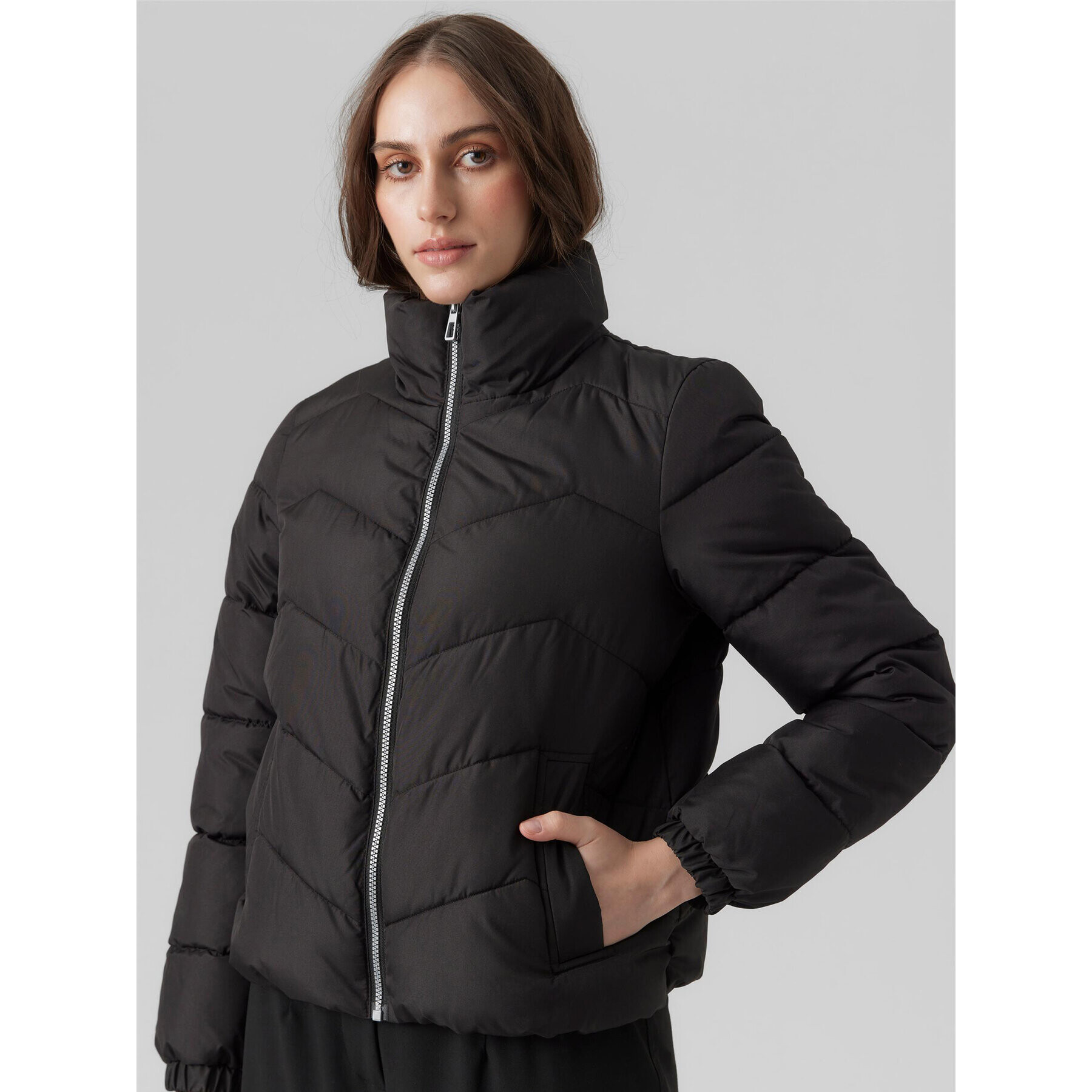 Vero Moda Пухено яке 10289824 Черен Regular Fit - Pepit.bg