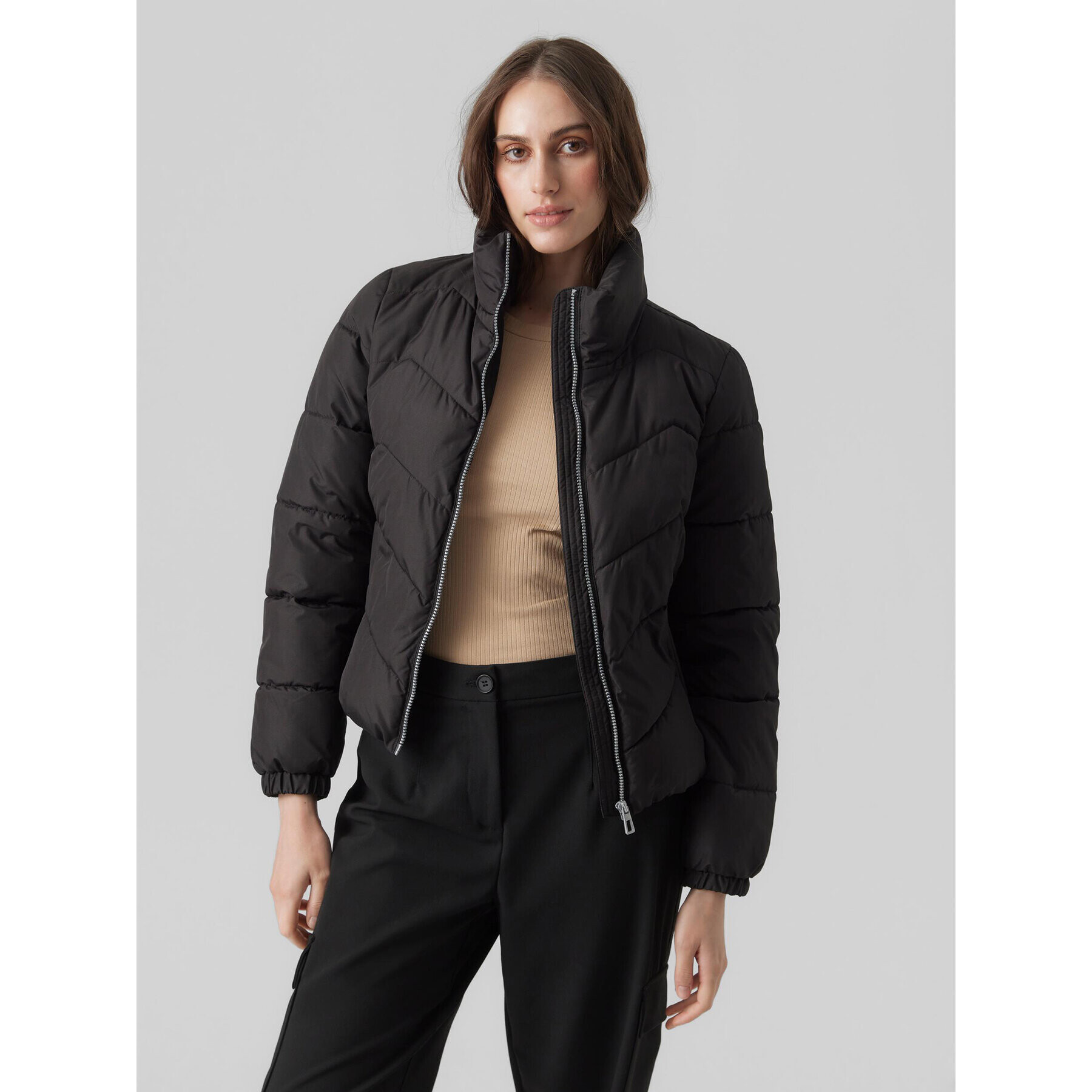 Vero Moda Пухено яке 10289824 Черен Regular Fit - Pepit.bg