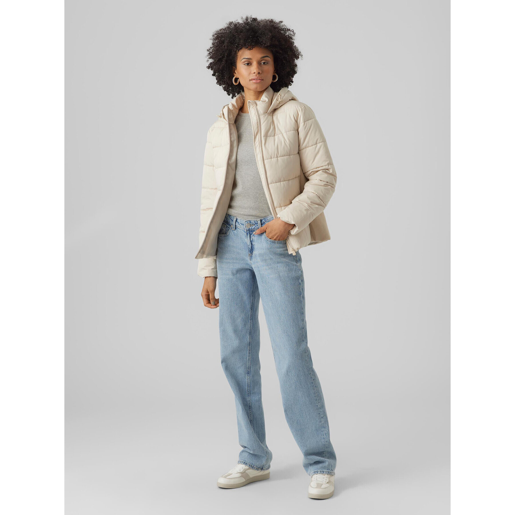 Vero Moda Пухено яке 10289837 Екрю Regular Fit - Pepit.bg