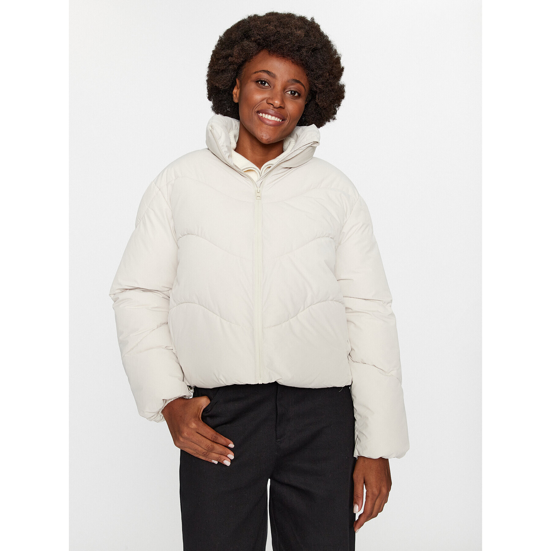 Vero Moda Пухено яке 10290471 Екрю Regular Fit - Pepit.bg