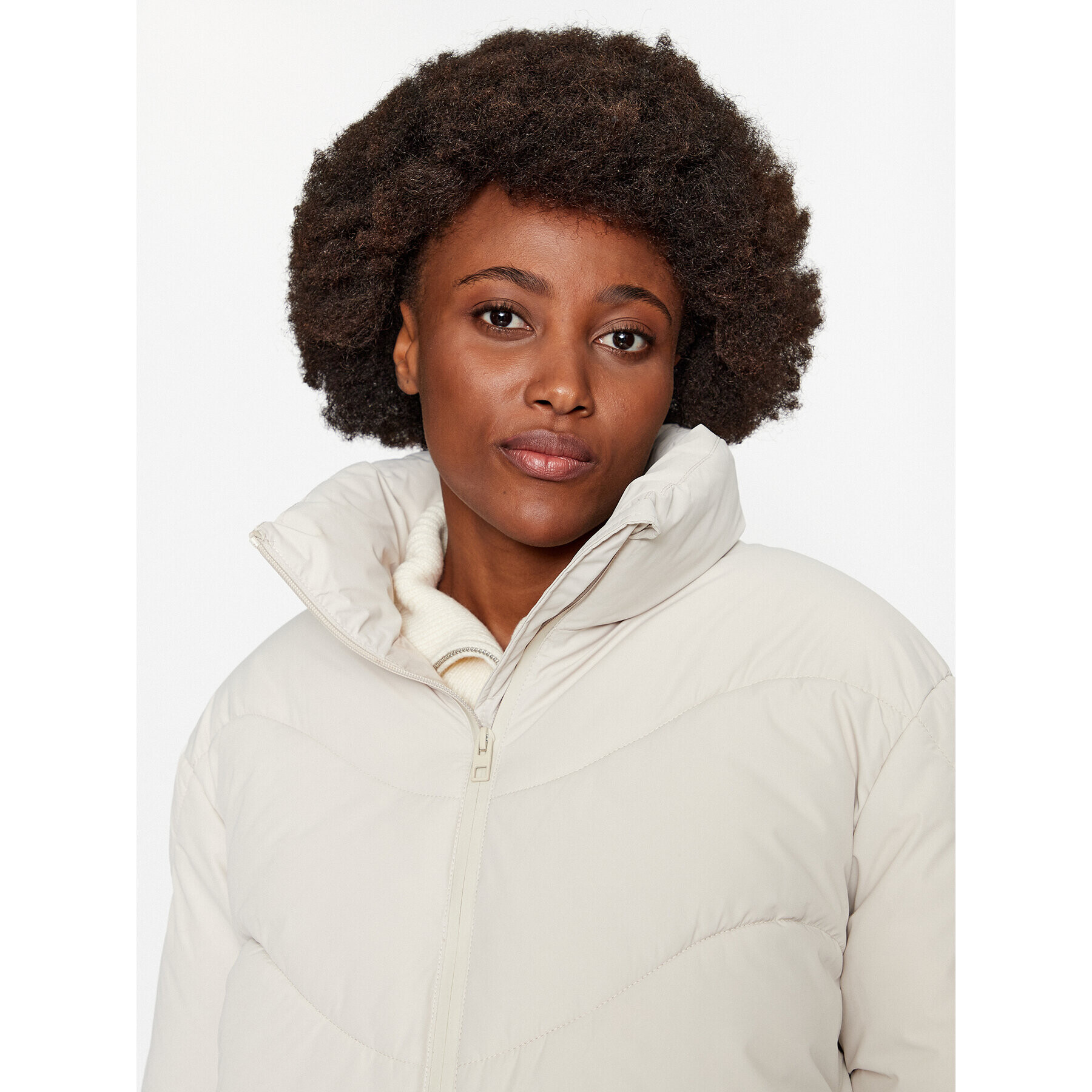 Vero Moda Пухено яке 10290471 Екрю Regular Fit - Pepit.bg