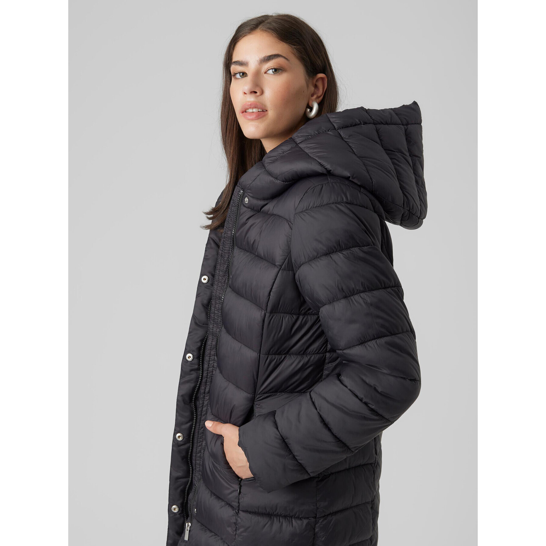 Vero Moda Пухено яке 10291052 Черен Regular Fit - Pepit.bg