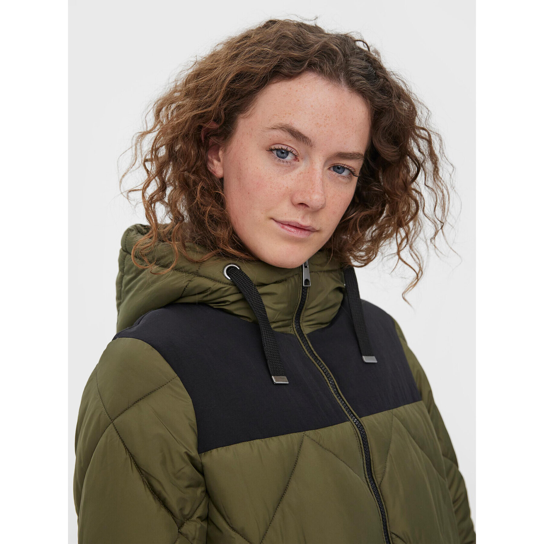 Vero Moda Пухено яке Liberty 10270240 Зелен Regular Fit - Pepit.bg
